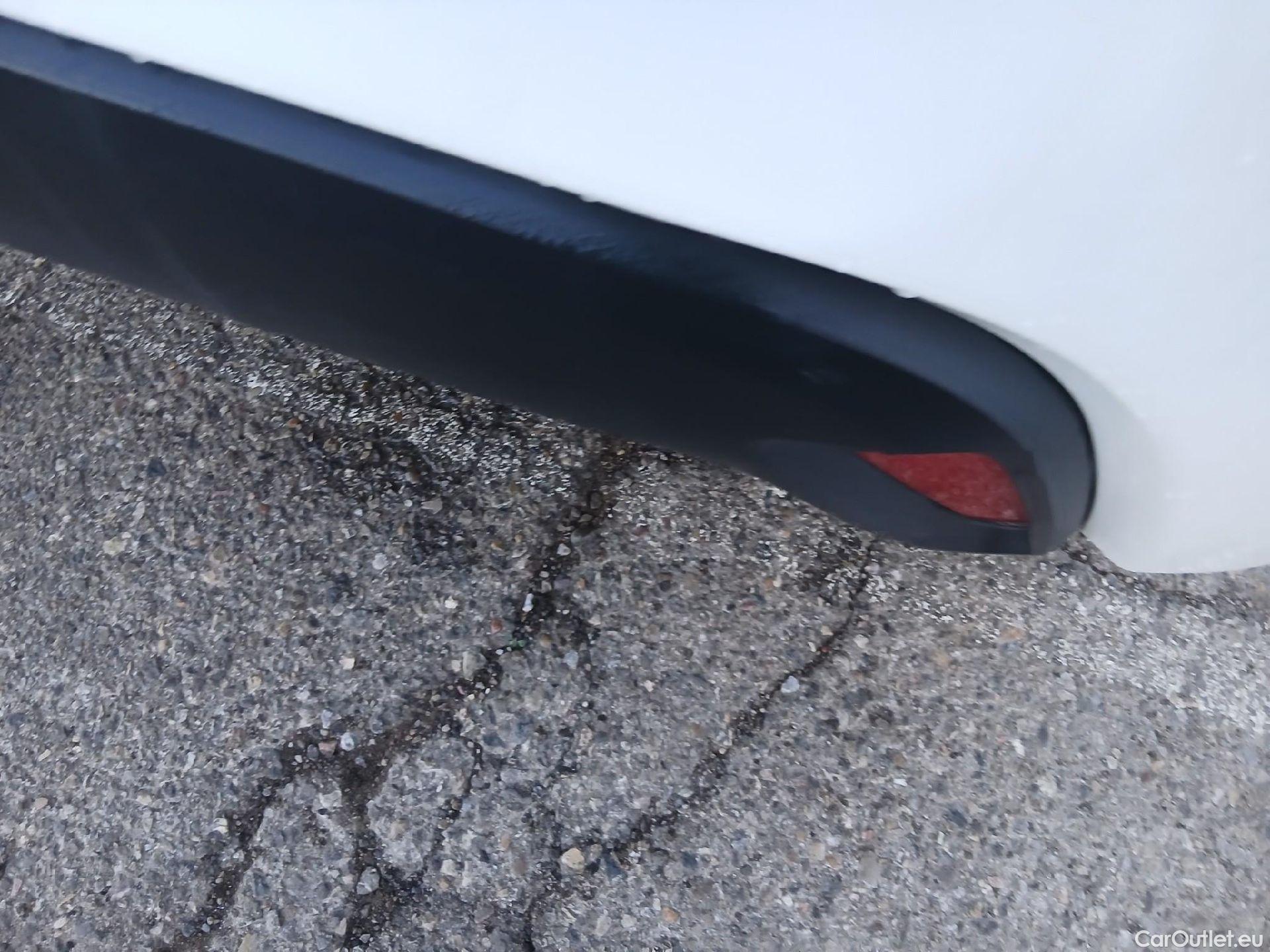  Toyota  Yaris TOYOTA  / 2020 / 5P / berlina con portón 1.5 120H Business Plus #21