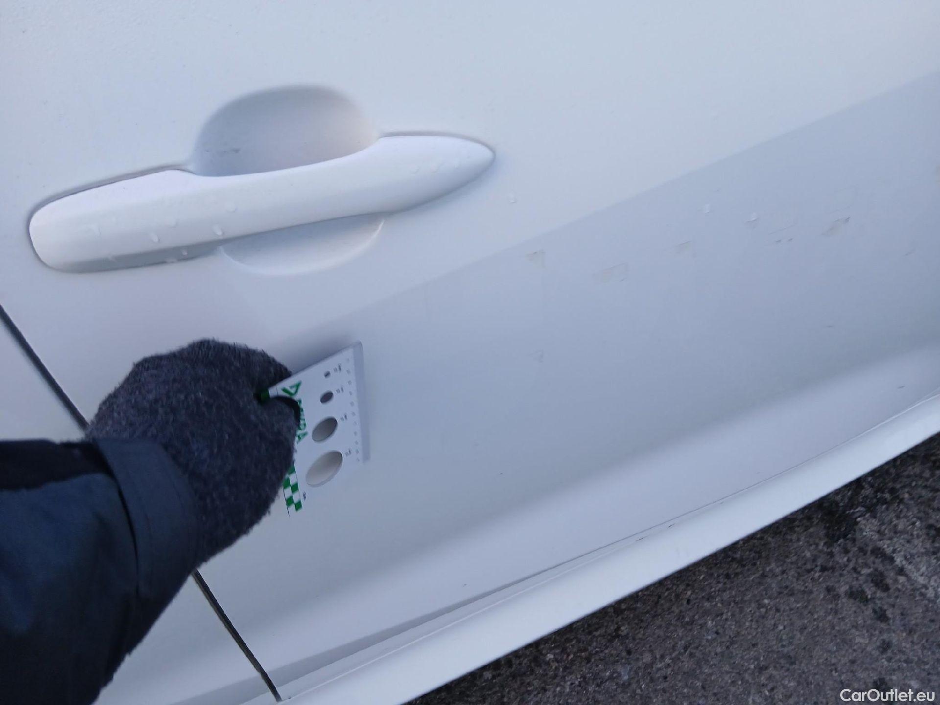  Toyota  Yaris TOYOTA  / 2020 / 5P / berlina con portón 1.5 120H Business Plus #27