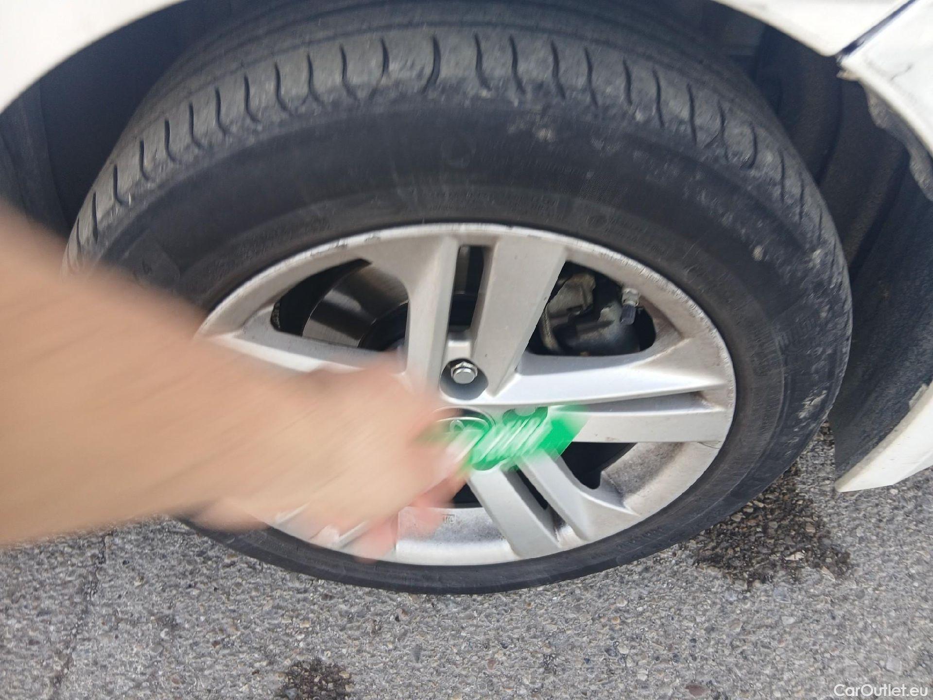  Toyota  Corolla TOYOTA  1.8 125H ACTIVE TECH E-CVT #17