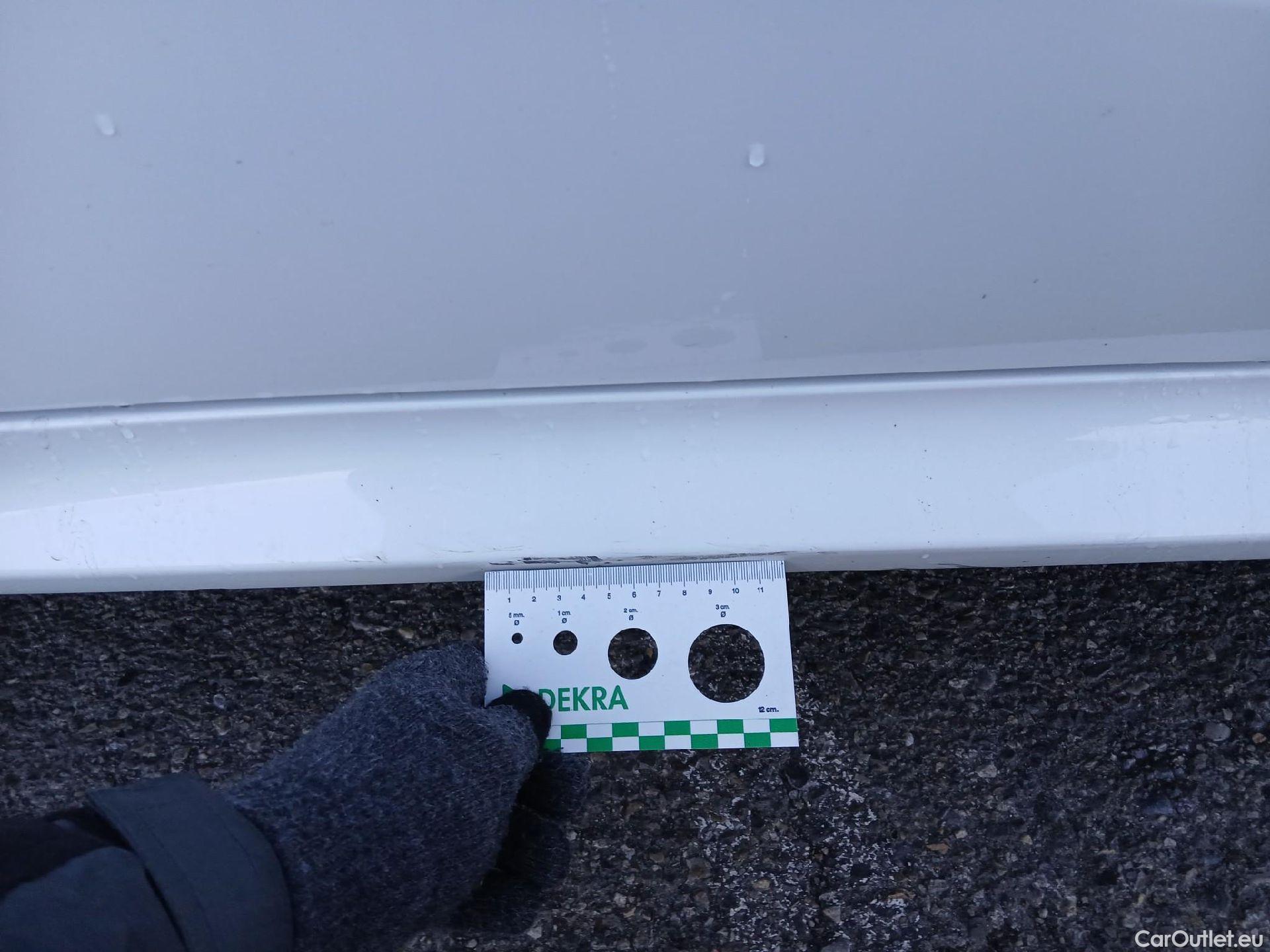  Toyota  Yaris TOYOTA  / 2020 / 5P / berlina con portón 1.5 120H Business Plus #34