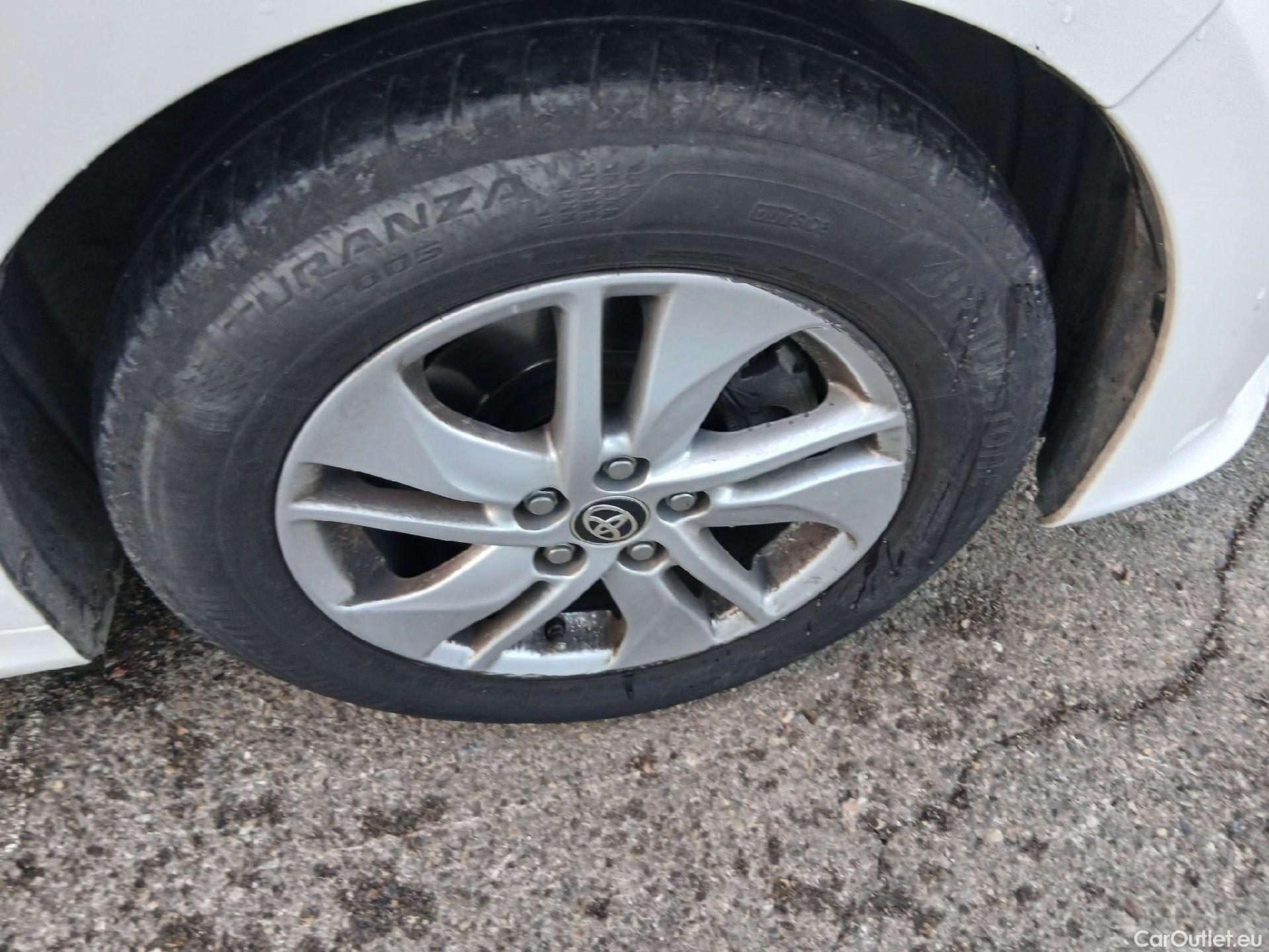  Toyota  Yaris TOYOTA  / 2020 / 5P / berlina con portón 1.5 120H Business Plus #29