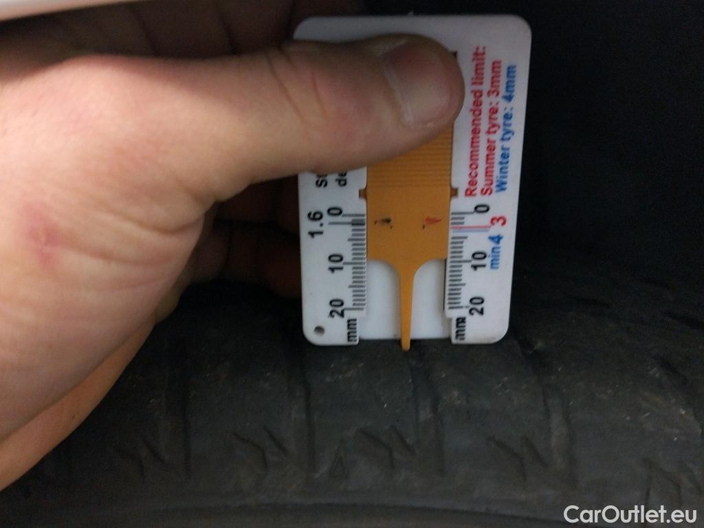  Peugeot  208 PEUGEOT  / 2019 / 5P / berlina con portón PureTech 55kW (75CV) Active #8