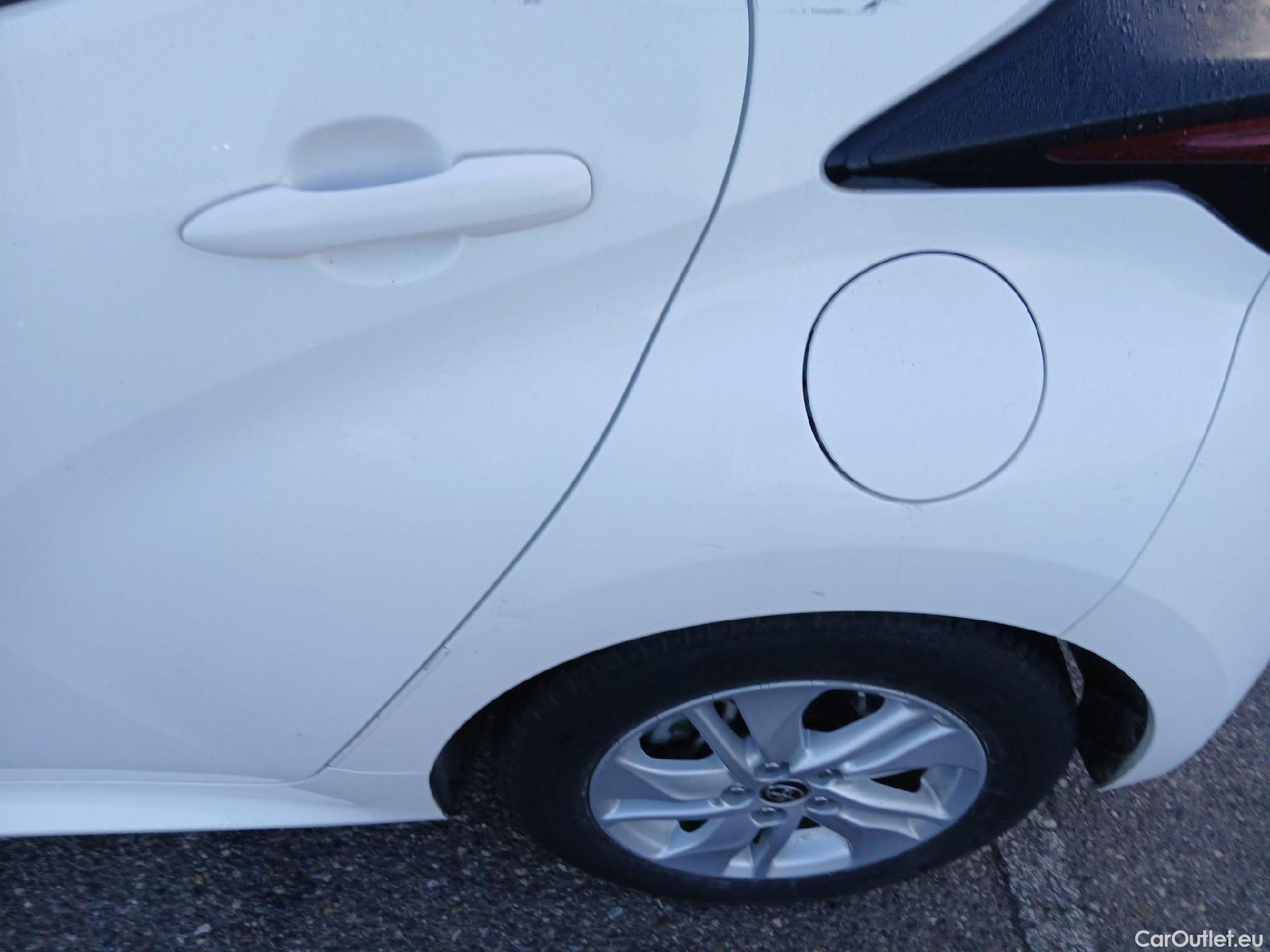  Toyota  Yaris TOYOTA  / 2020 / 5P / berlina con portón 1.5 120H Business Plus #16