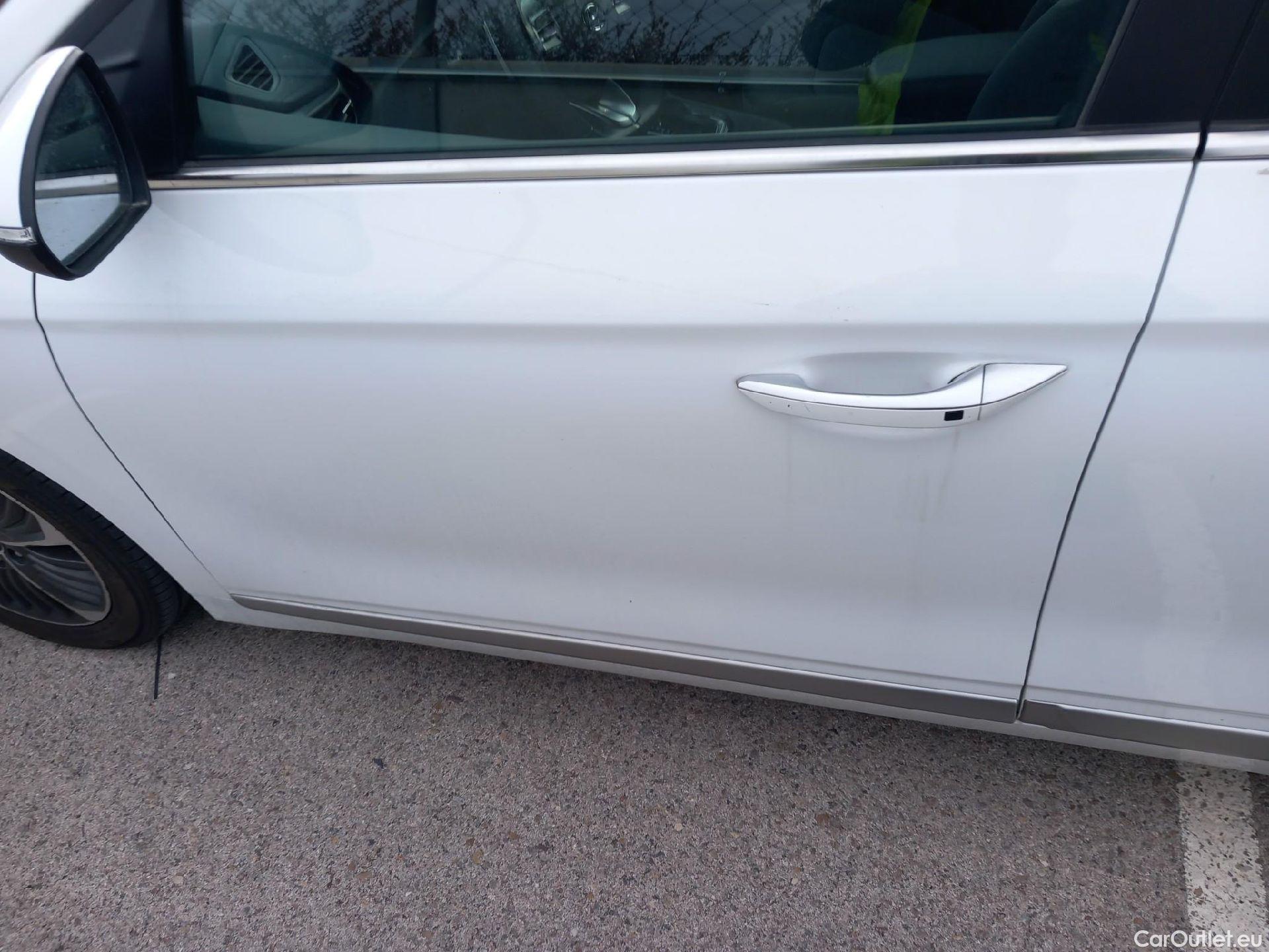  Hyundai   Ioniq HYUNDAI / 2019 / 5P / berlina con portón 1.6 GDI PHEV Tecno DCT #7