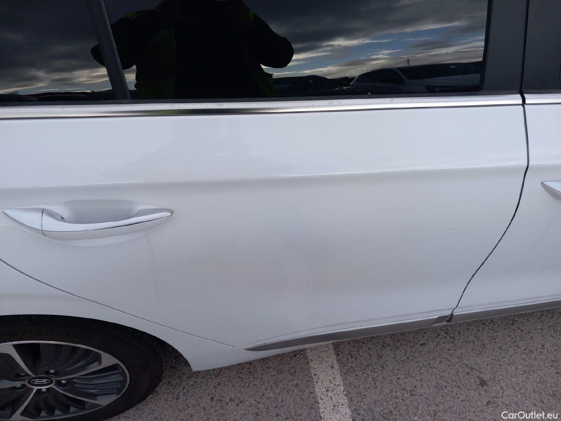  Hyundai   Ioniq HYUNDAI / 2019 / 5P / berlina con portón 1.6 GDI PHEV Tecno DCT #15