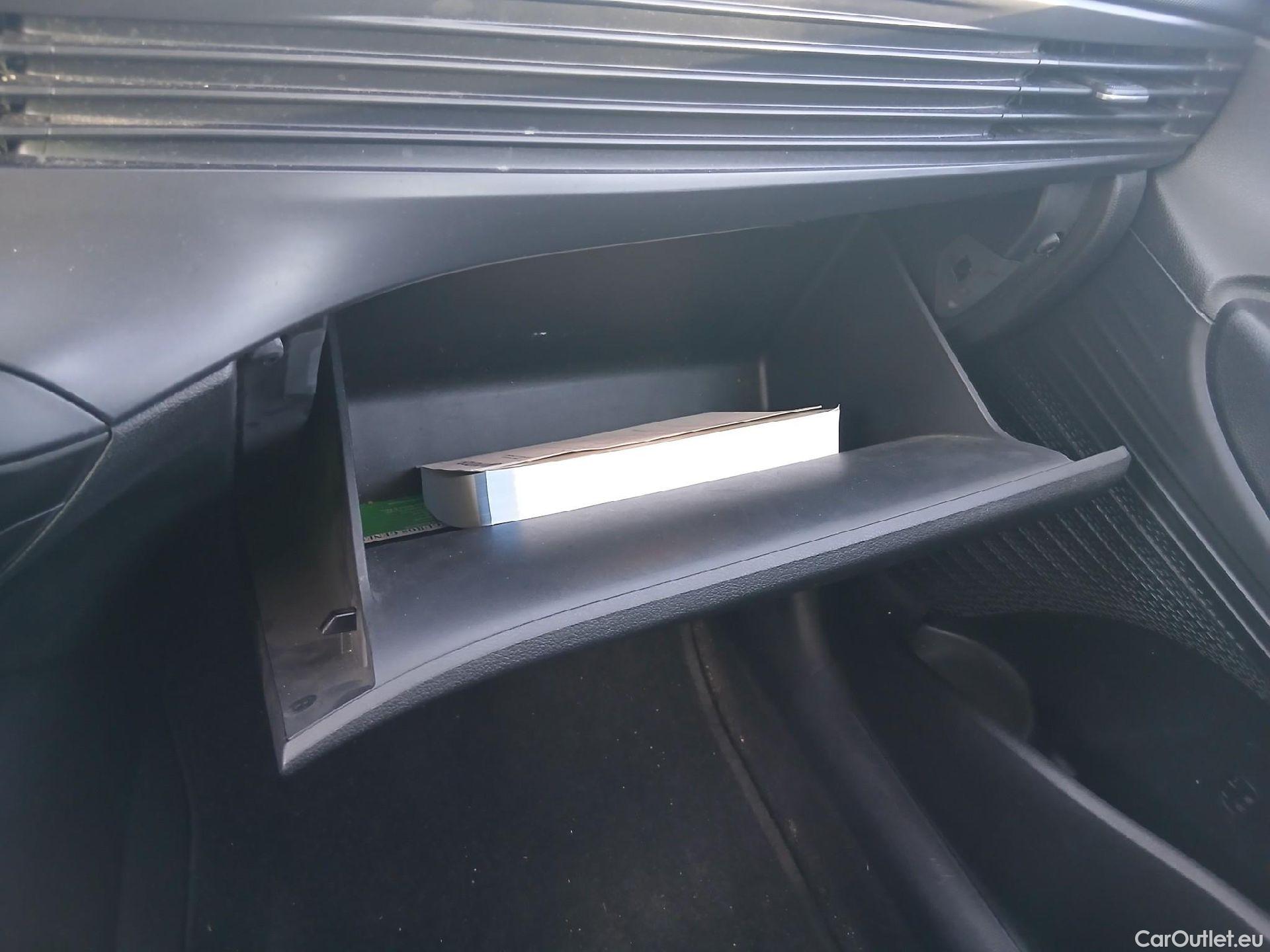  Hyundai  i20 HYUNDAI  / 2020 / 5P / berlina con portón 1.0 TGDI 74kW (100CV) 48V Essence #3