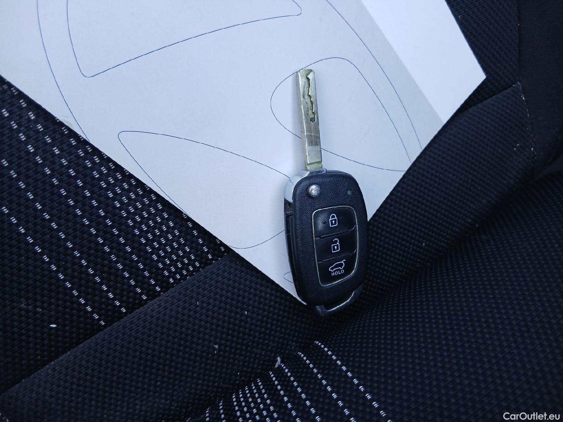  Hyundai  i20 HYUNDAI  / 2020 / 5P / berlina con portón 1.0 TGDI 74kW (100CV) 48V Essence #1