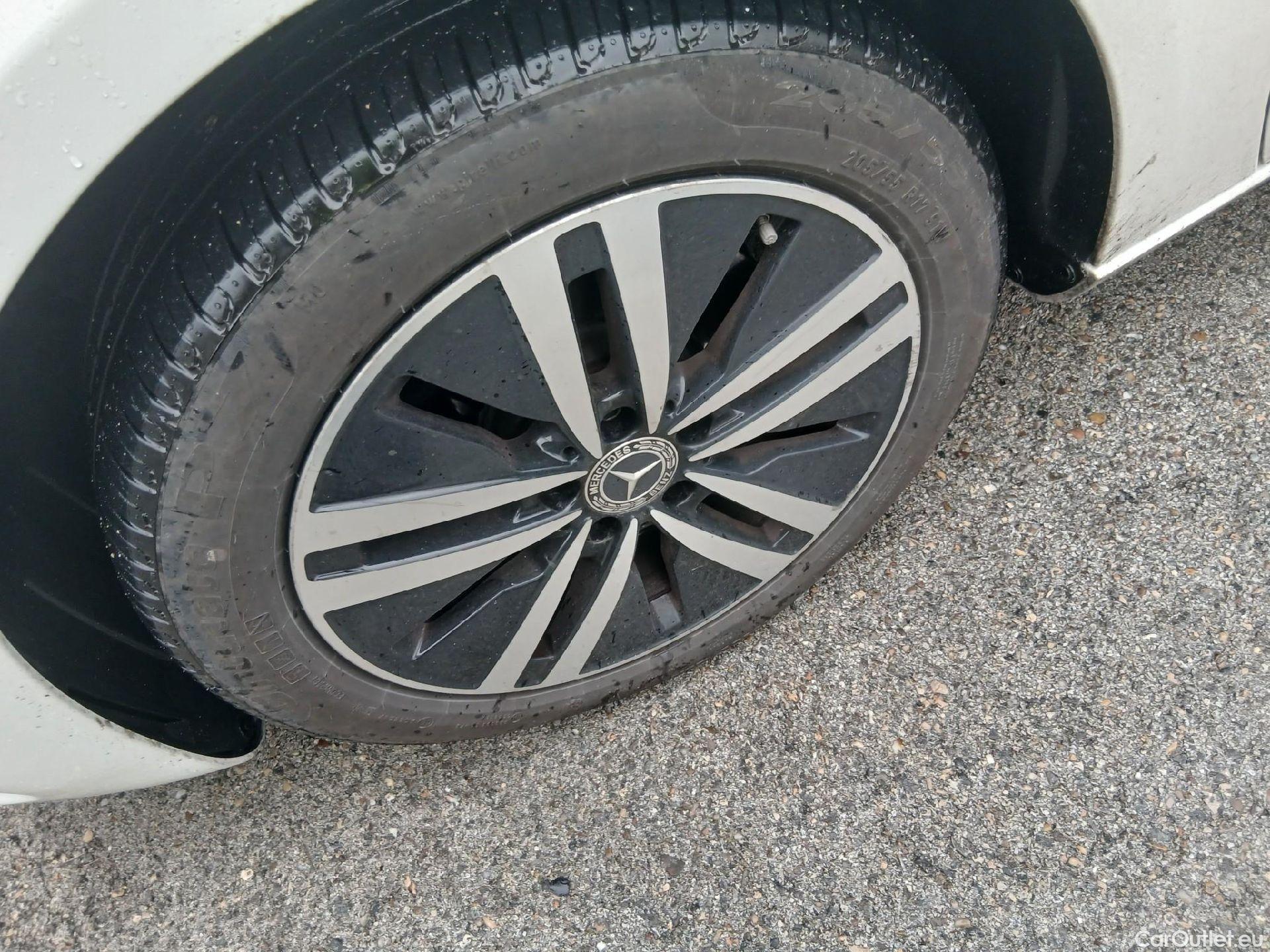  Mercedes  A-Klasse MERCEDES-BENZ Clase A / 2018 / 5P / berlina con portón A 250 e #10