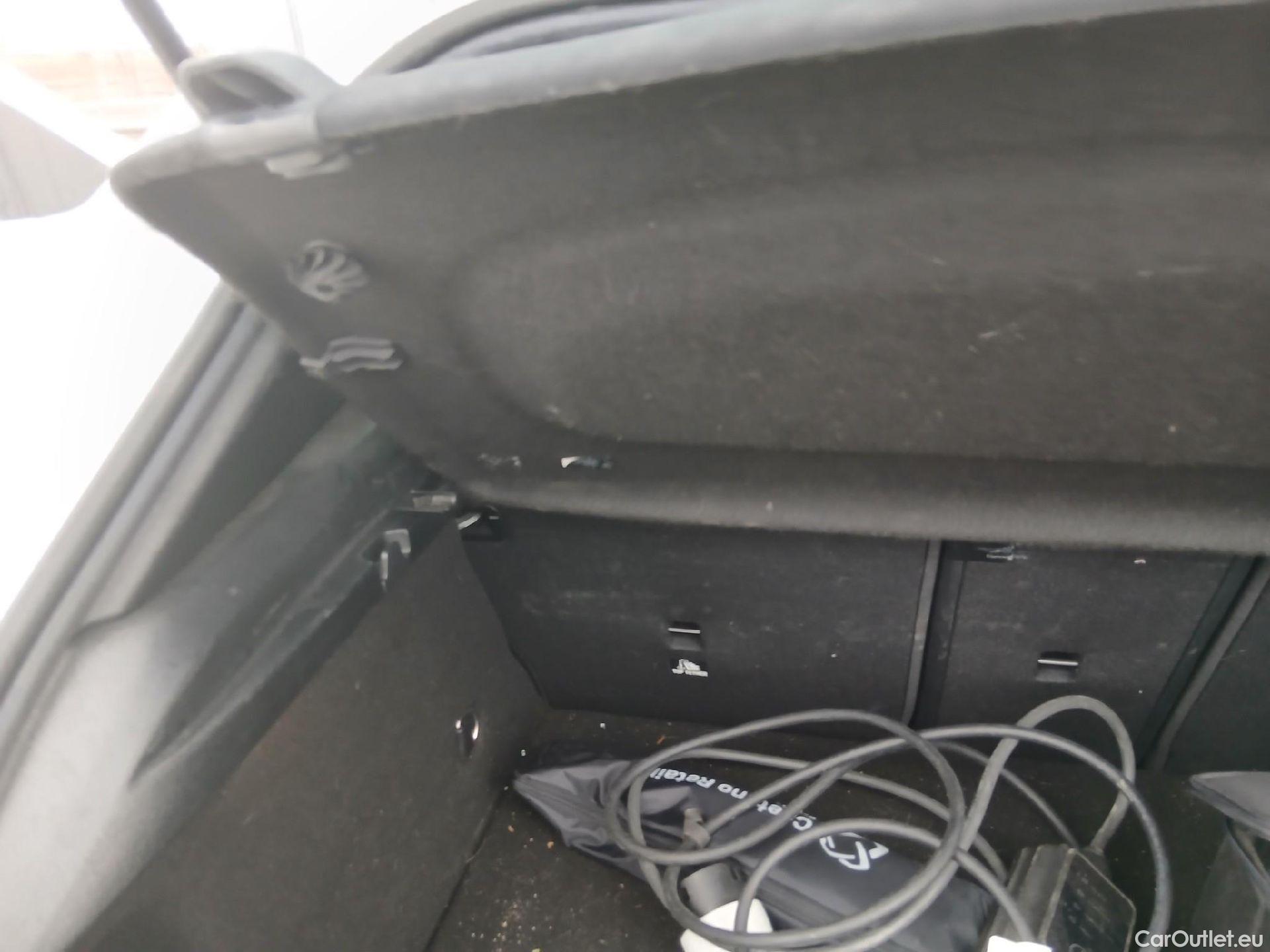  Mercedes  A-Klasse MERCEDES-BENZ Clase A / 2018 / 5P / berlina con portón A 250 e #3