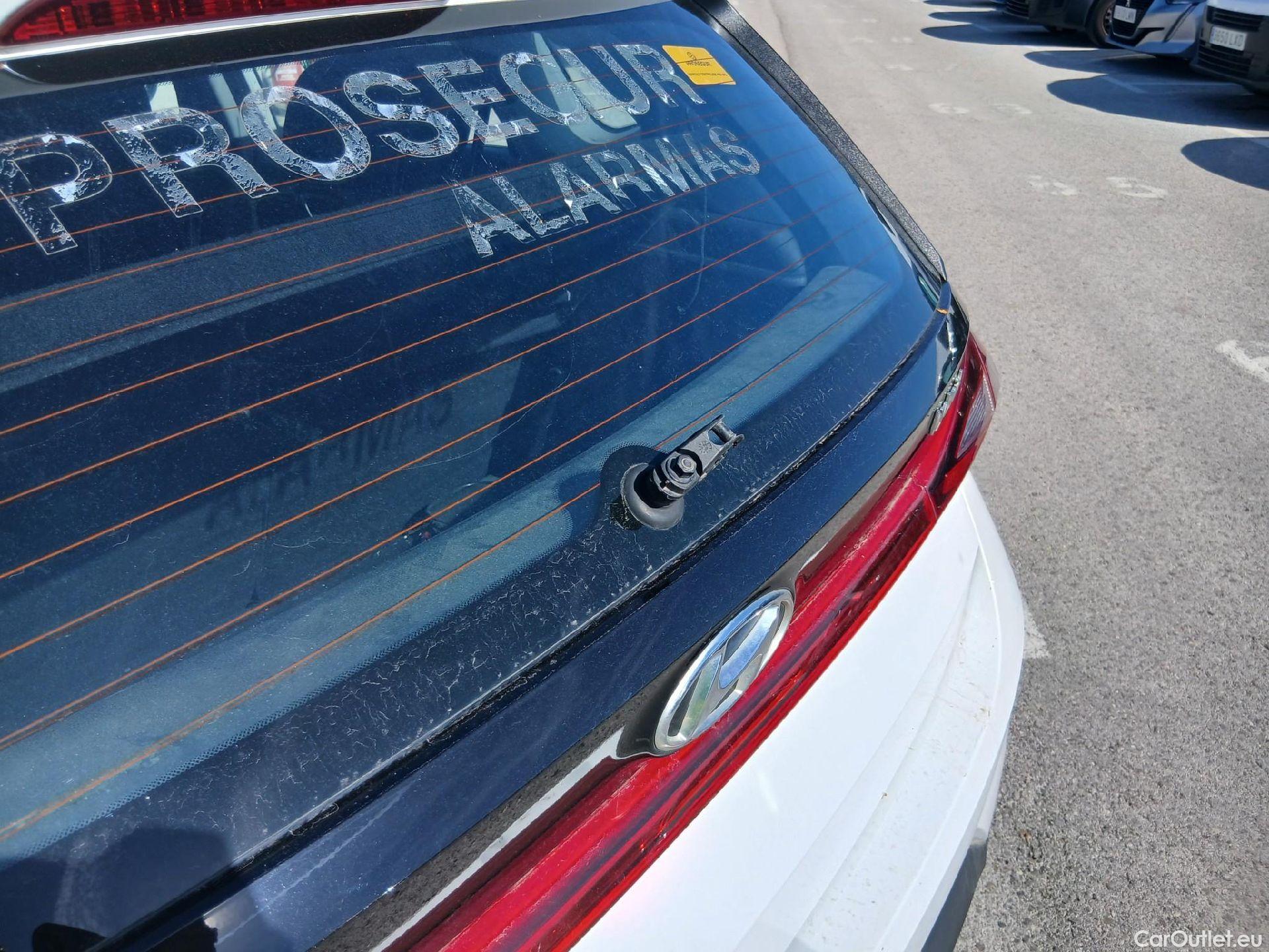  Hyundai  i20 HYUNDAI  / 2020 / 5P / berlina con portón 1.0 TGDI 74kW (100CV) 48V Essence #40