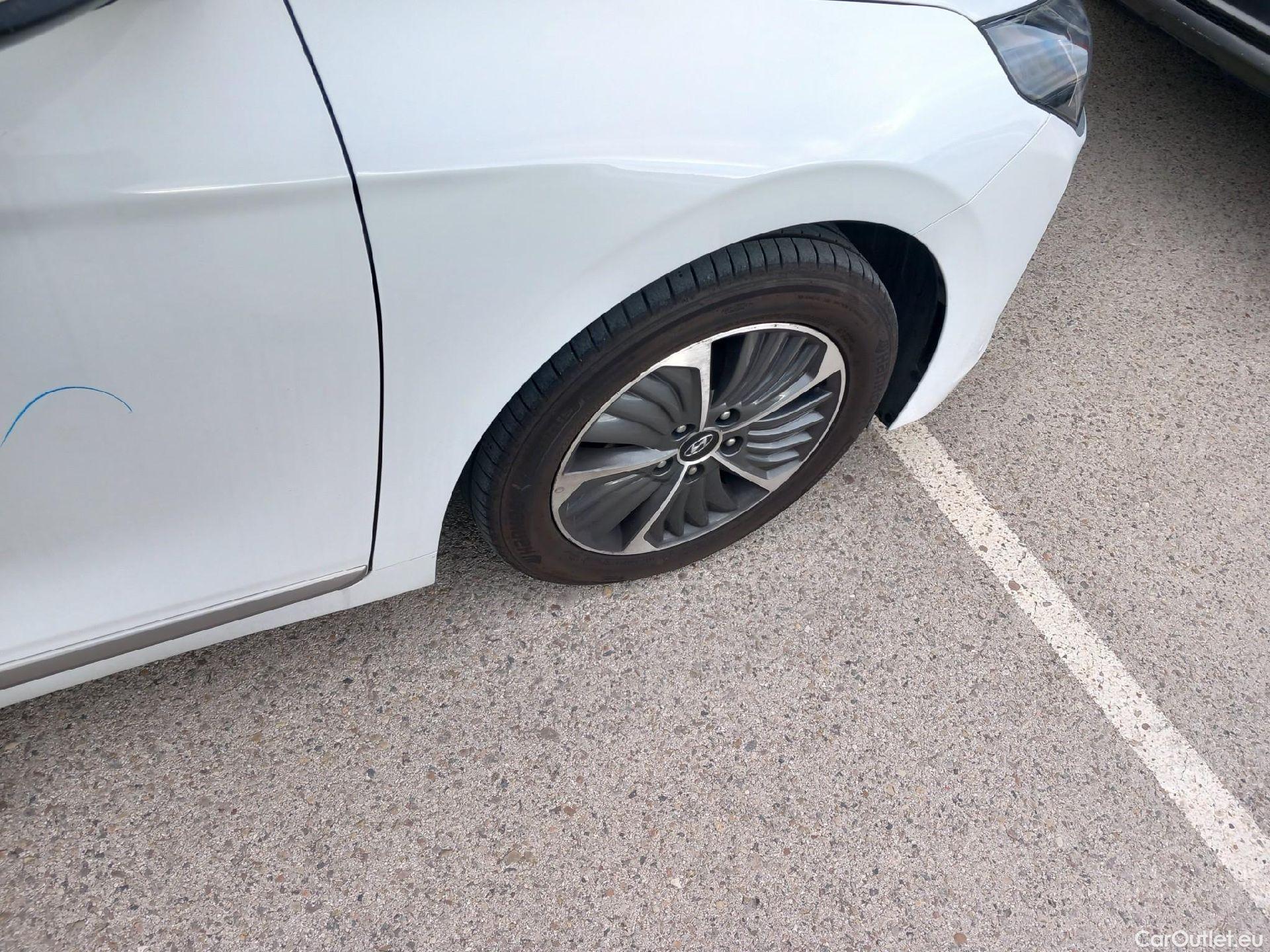  Hyundai   Ioniq HYUNDAI / 2019 / 5P / berlina con portón 1.6 GDI PHEV Tecno DCT #18