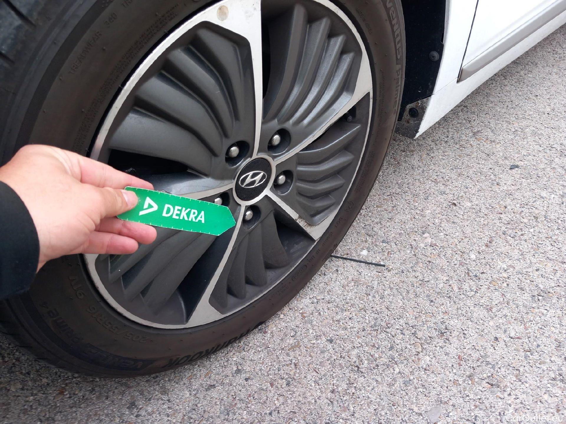  Hyundai   Ioniq HYUNDAI / 2019 / 5P / berlina con portón 1.6 GDI PHEV Tecno DCT #5