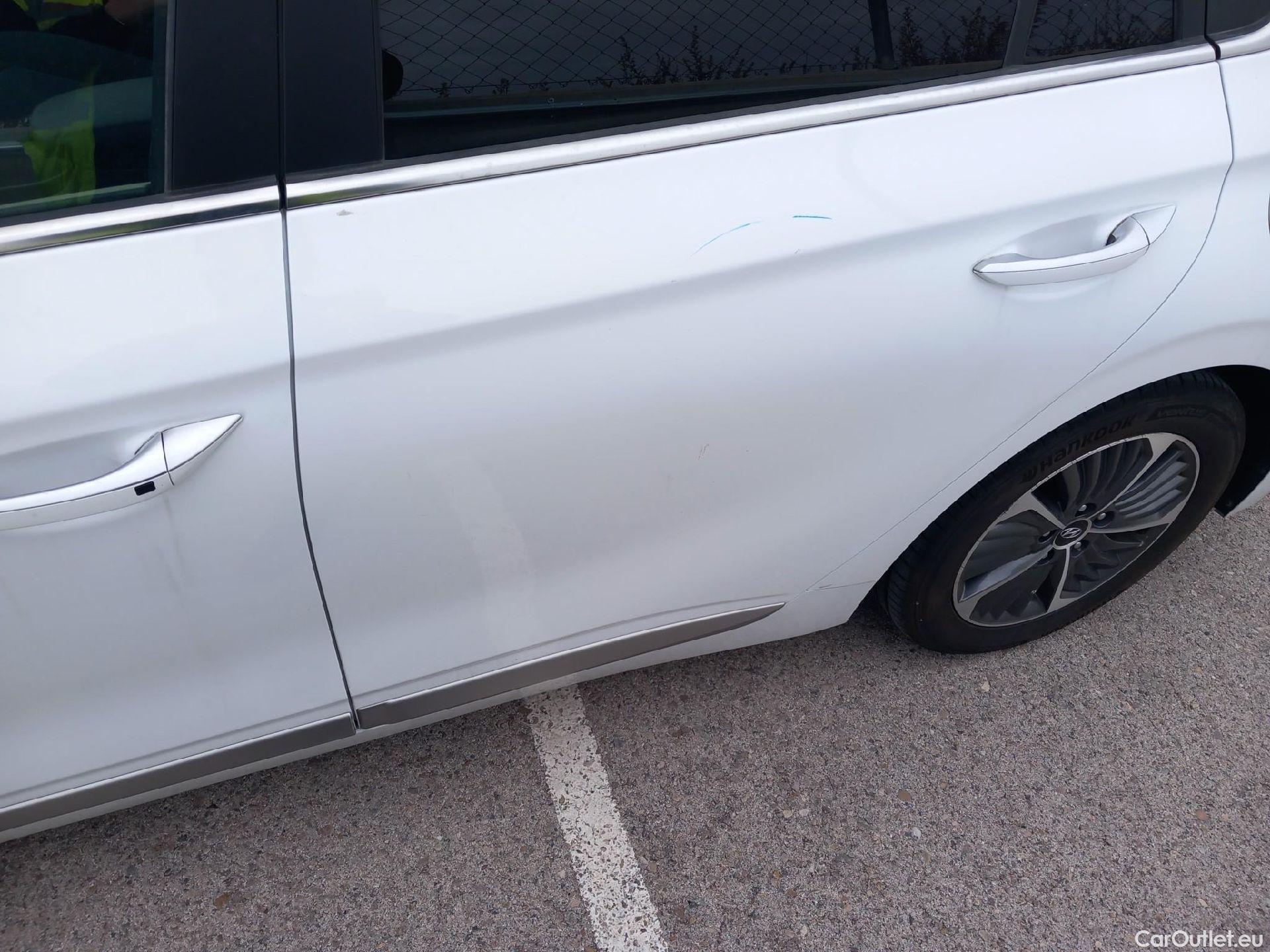  Hyundai   Ioniq HYUNDAI / 2019 / 5P / berlina con portón 1.6 GDI PHEV Tecno DCT #9