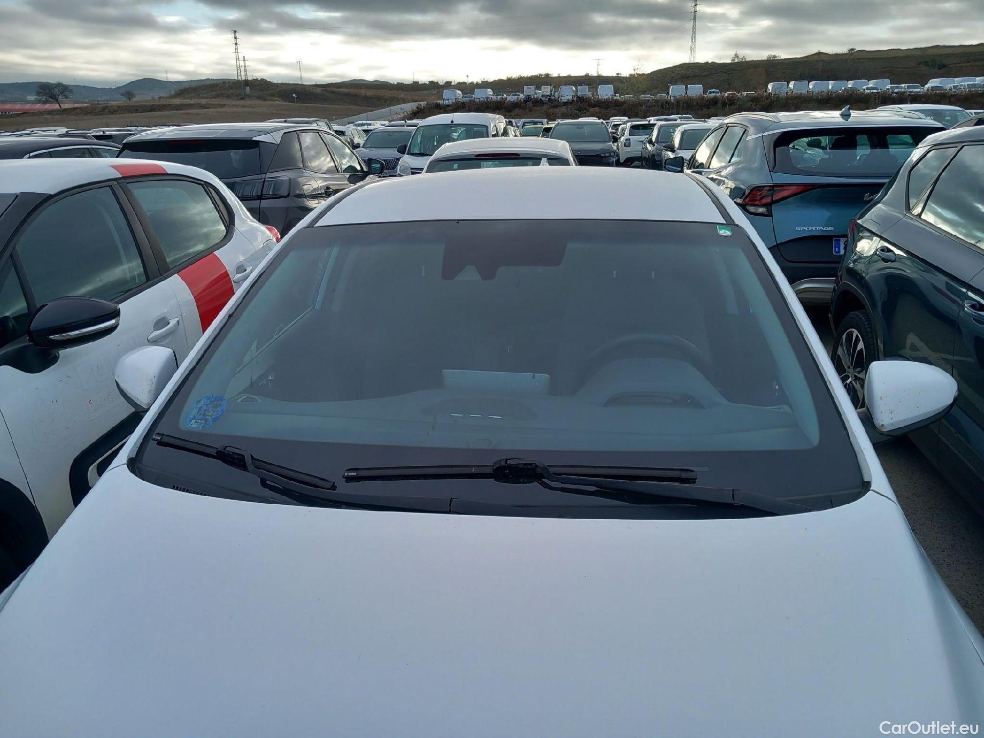  Hyundai   Ioniq HYUNDAI / 2019 / 5P / berlina con portón 1.6 GDI PHEV Tecno DCT #1