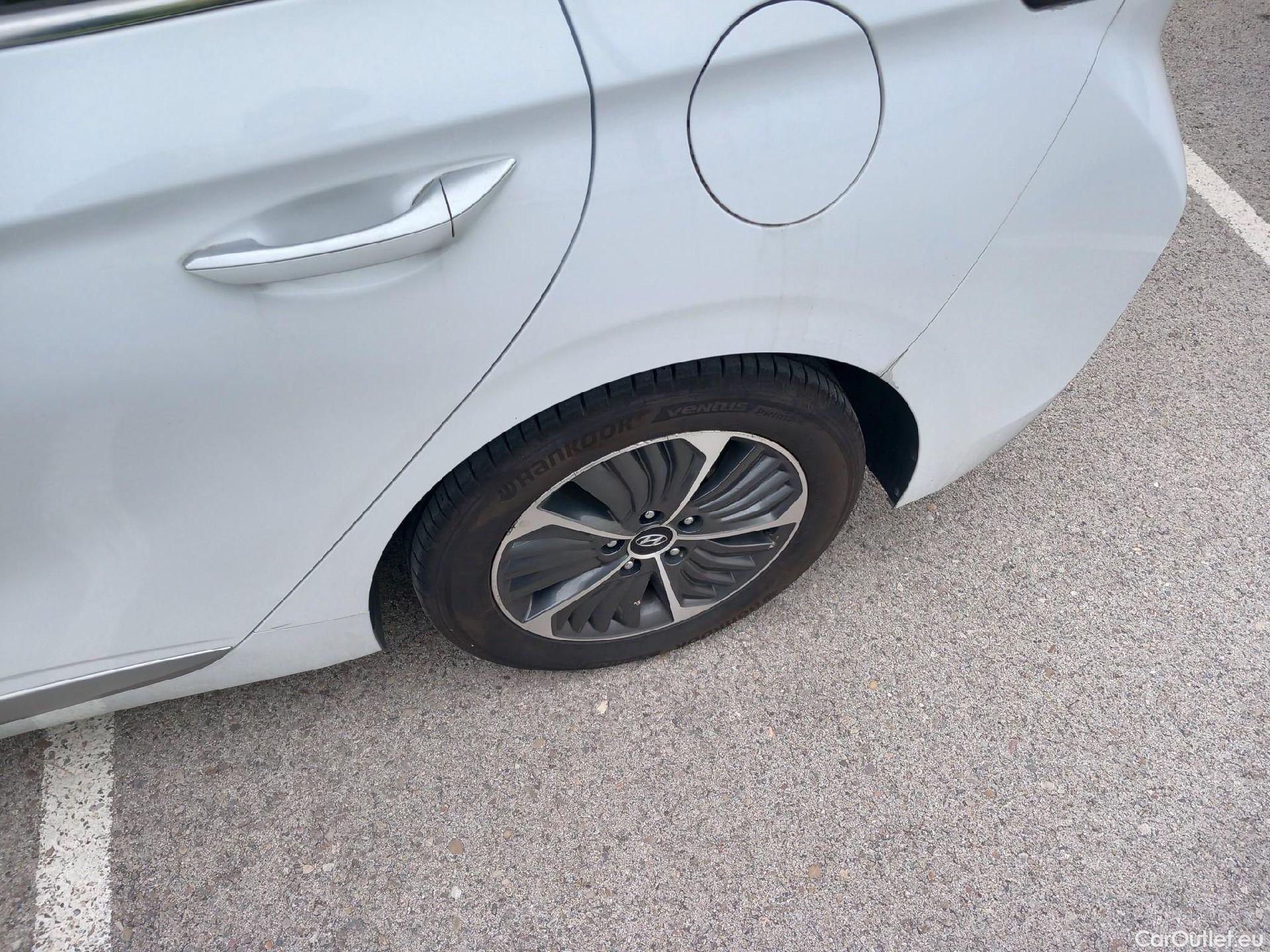  Hyundai   Ioniq HYUNDAI / 2019 / 5P / berlina con portón 1.6 GDI PHEV Tecno DCT #12