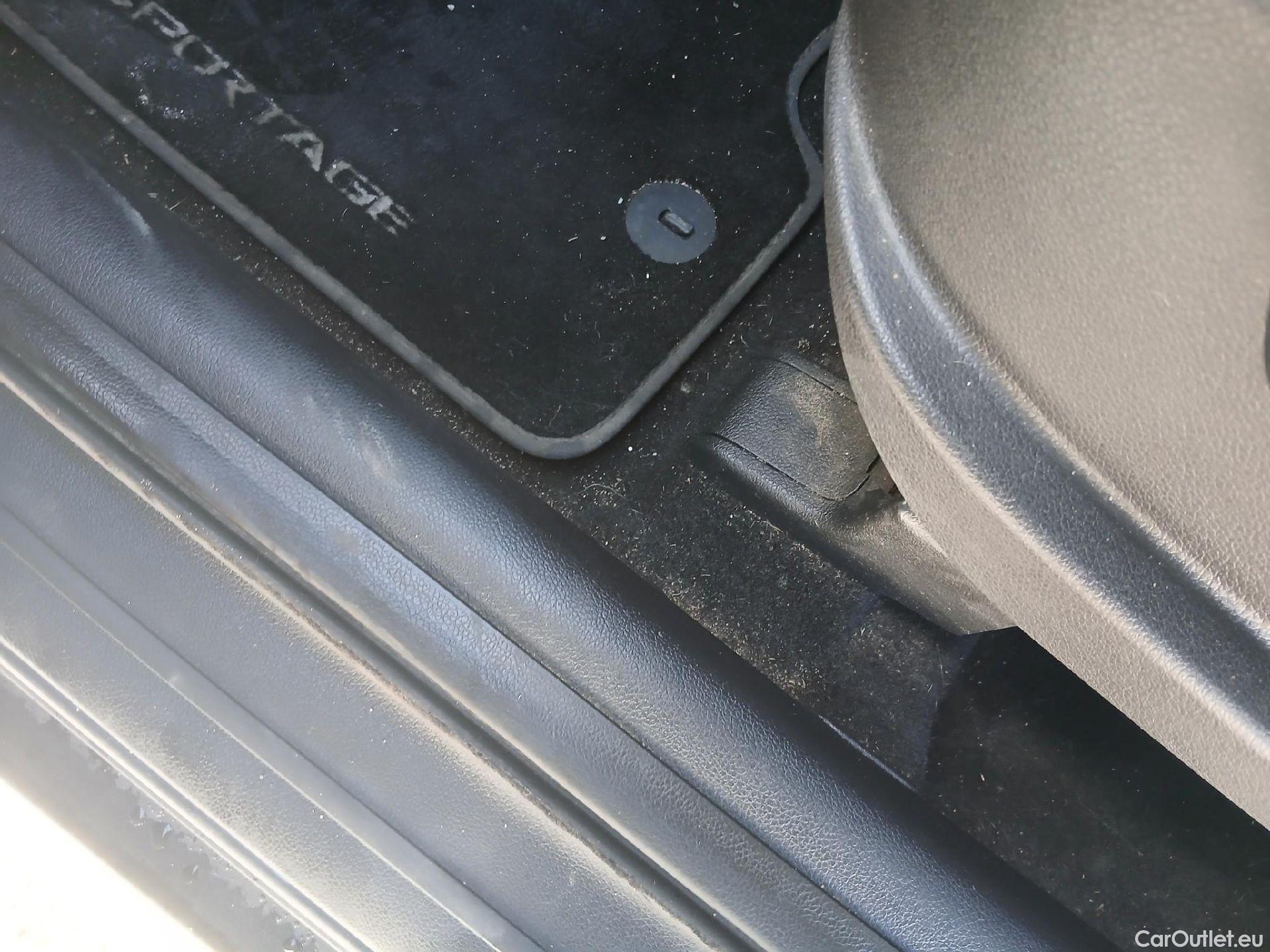  KIA  Sportage KIA  1.6MHEV Drive 100kW(136CV) 4x2(Crist Tintados)(CX) #1