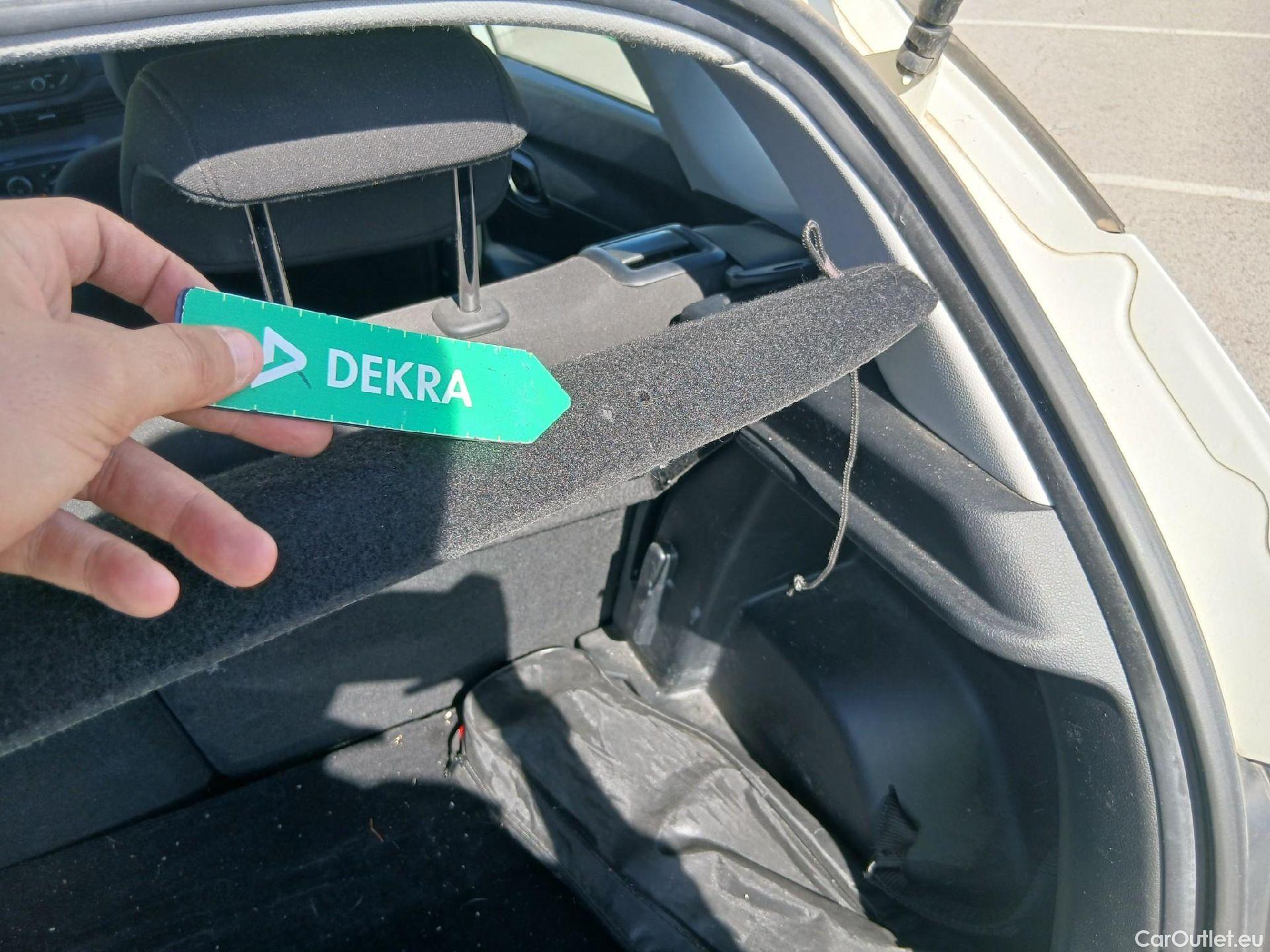  Hyundai  i20 HYUNDAI  / 2020 / 5P / berlina con portón 1.0 TGDI 74kW (100CV) 48V Essence #37