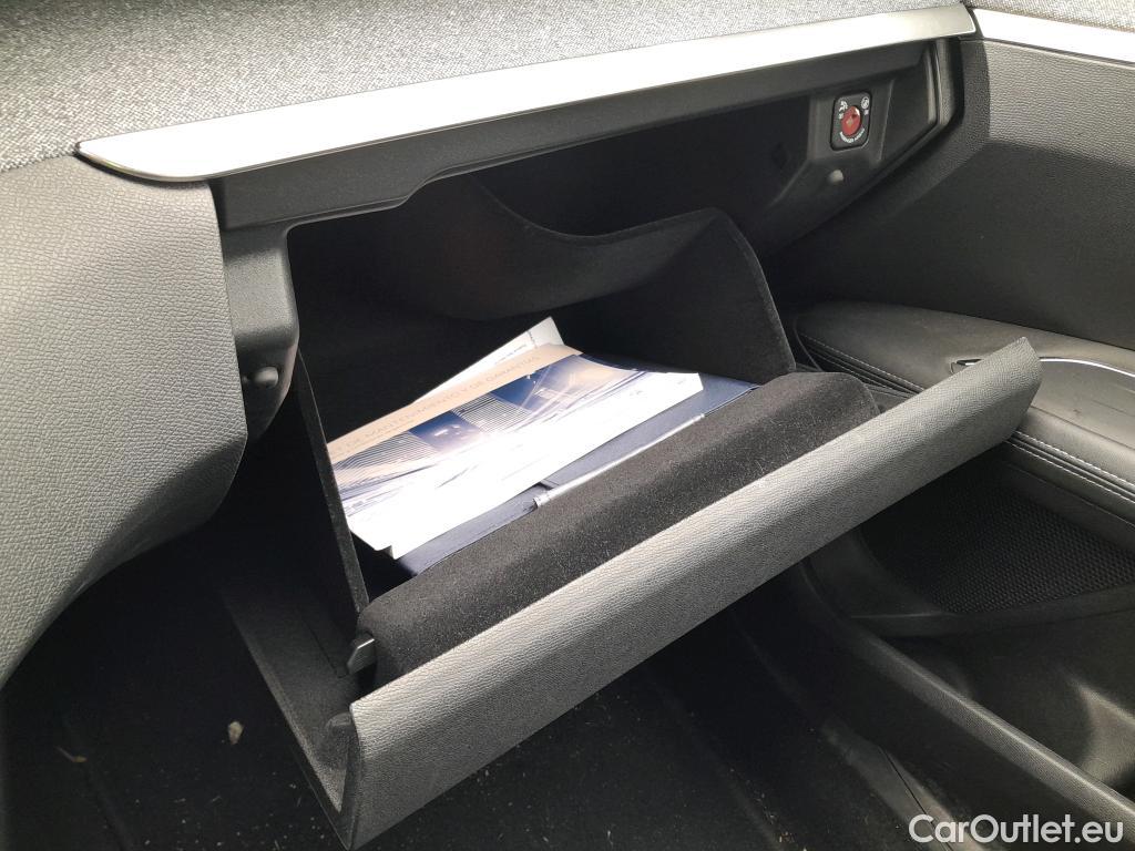  Peugeot  3008 PEUGEOT  / 2016 / 5P / todoterreno 1.2 PURETECH 96KW (130CV) ALLURE EAT8 #13