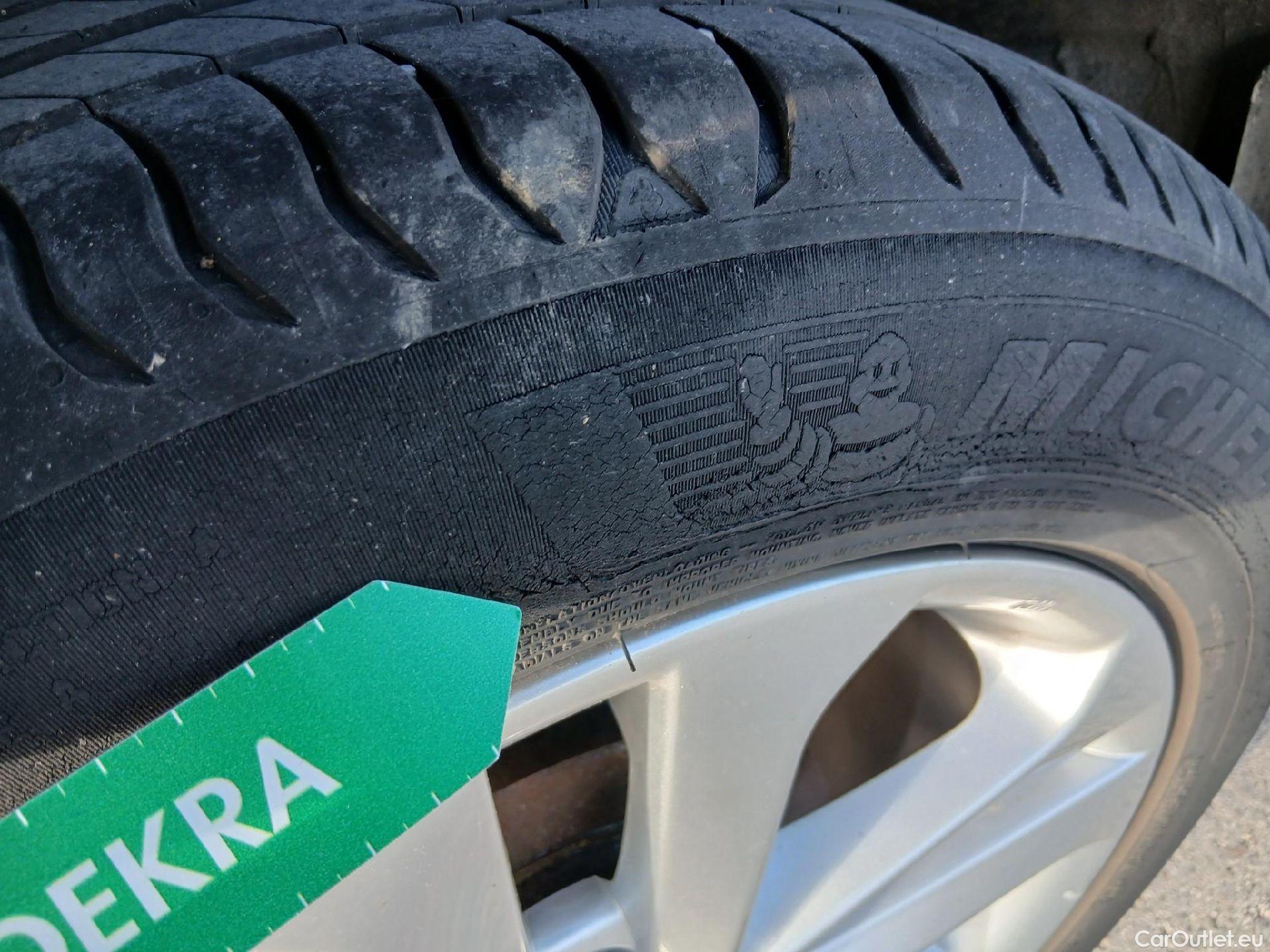  Nissan  Juke NISSAN  / 2014 / 5P / crossover dCi EU6 81 kW (110 CV) 6M/T N-CONNECTA #12