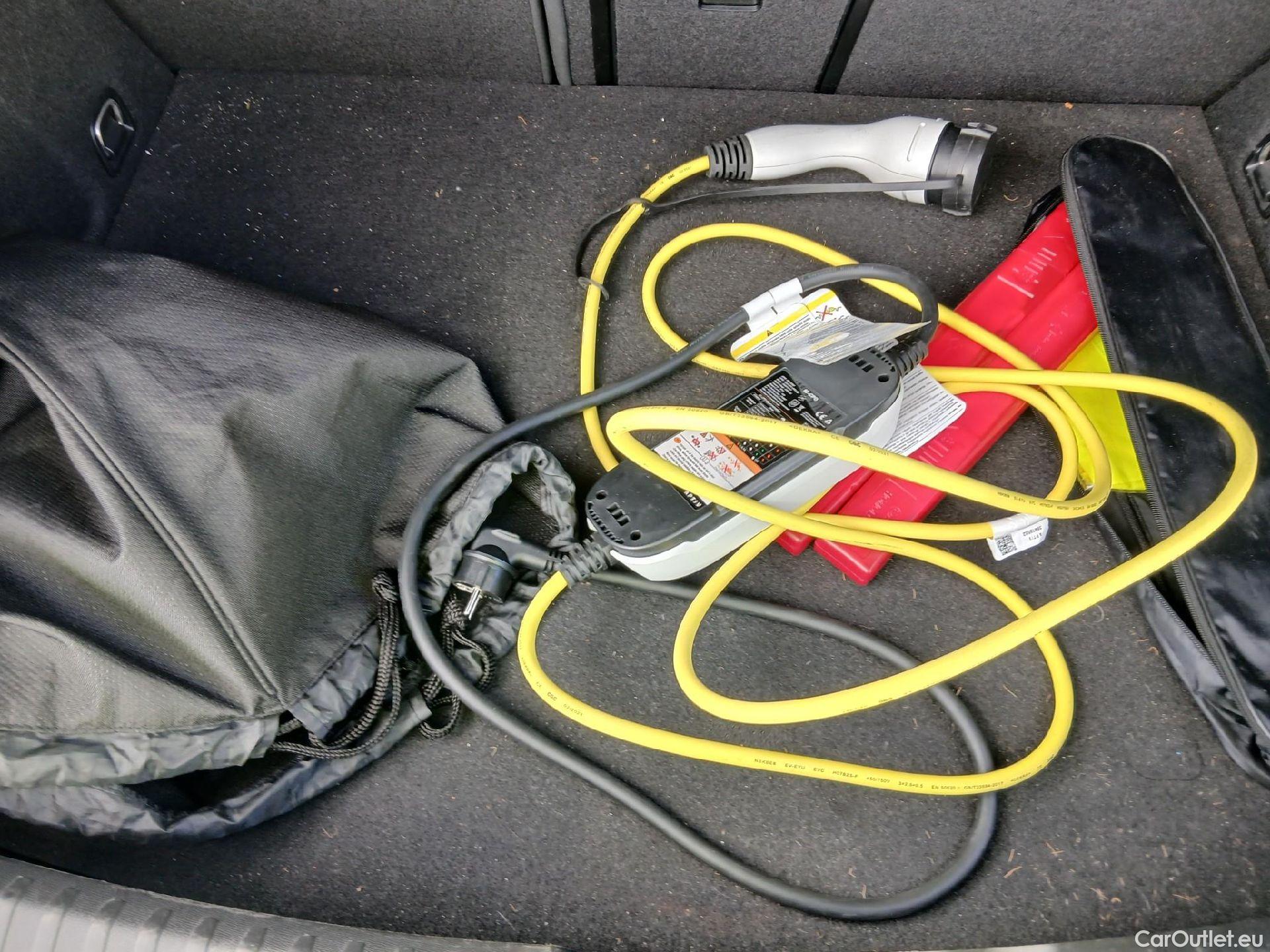  Land Rover  Discovery SEAT Nuevo León / 2020 / 5P / berlina con portón 1.4 e-Hybrid DSG-6 S&S Xcellence #3