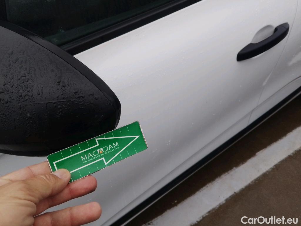  Renault  Clio RENAULT  / 2019 / 5P / berlina con portón Business Blue dCi 63 kW (85CV) #30