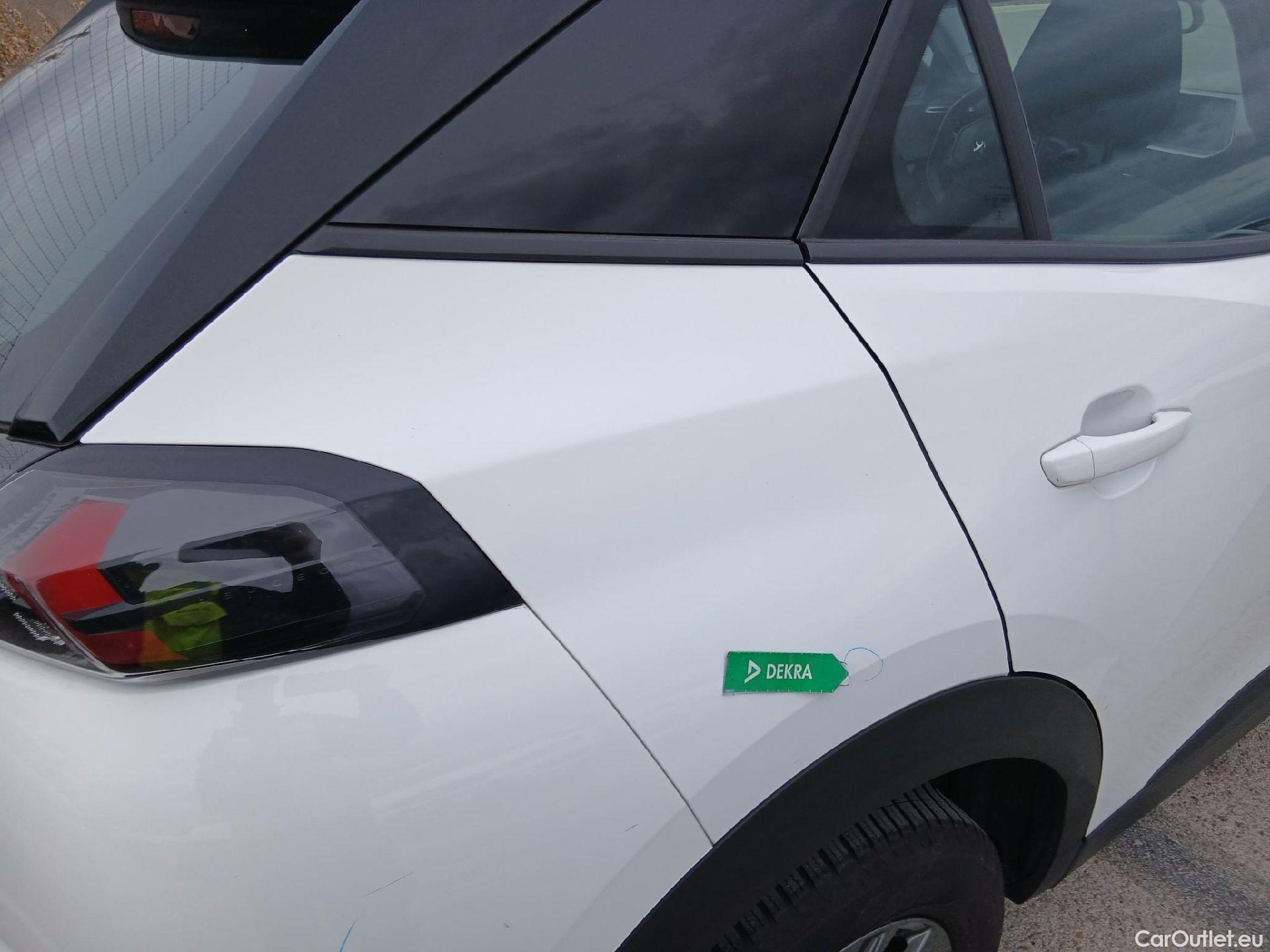  Peugeot  2008 PEUGEOT  / 2019 / 5P / todoterreno Active Pack BlueHDI 81kW (110CV) #32