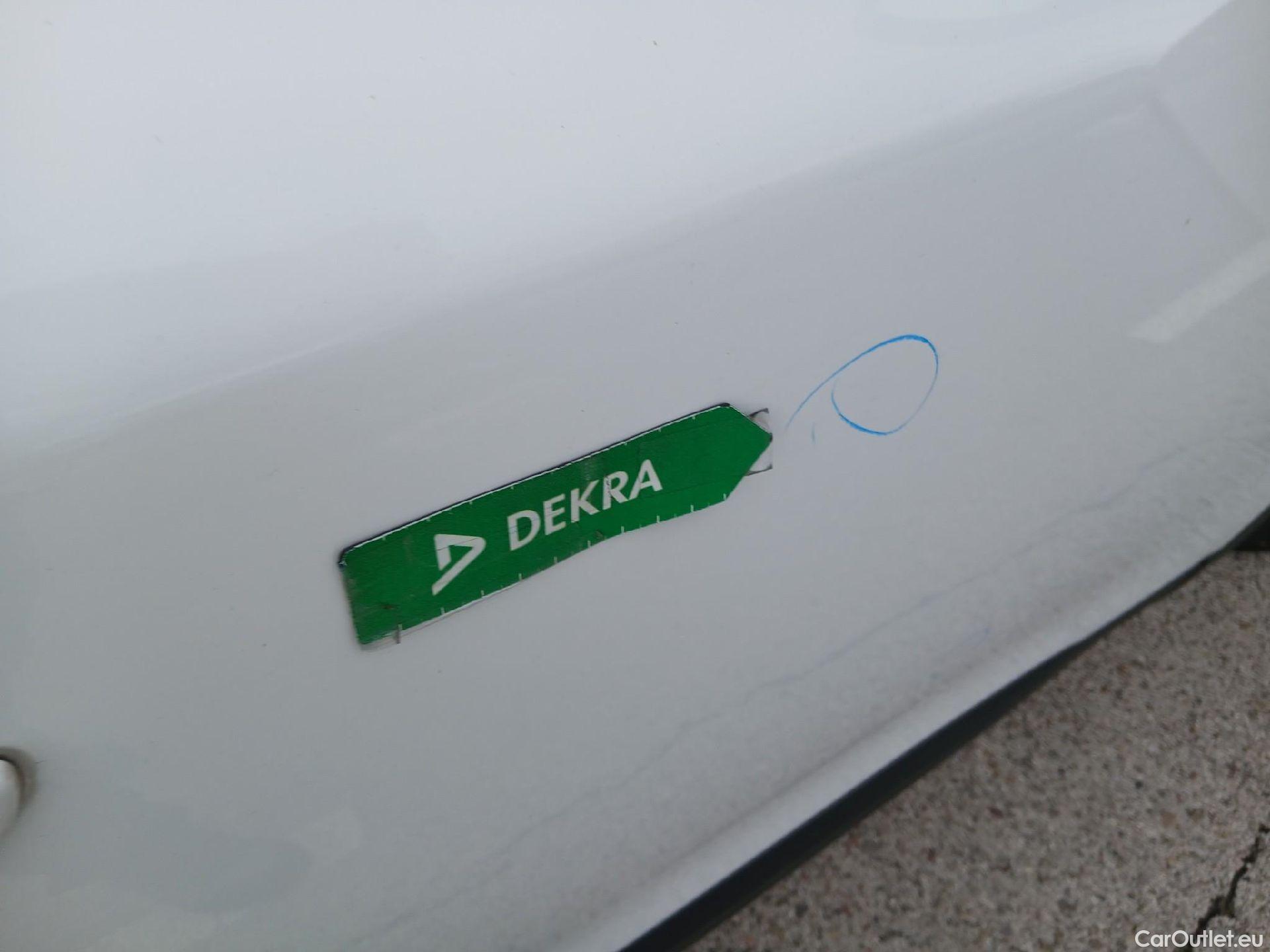  Peugeot  2008 PEUGEOT  / 2019 / 5P / todoterreno Active Pack BlueHDI 81kW (110CV) #40