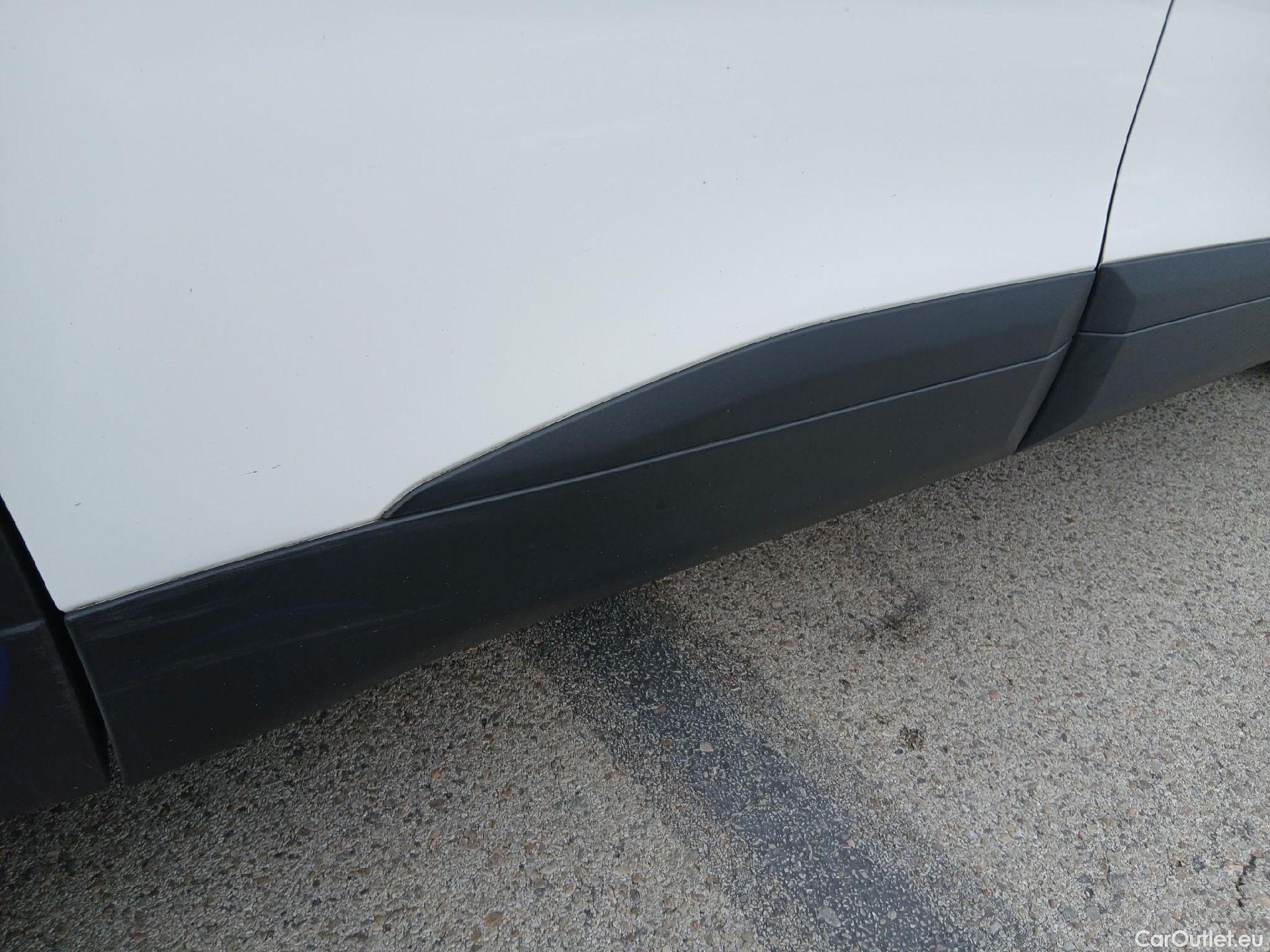  Peugeot  2008 PEUGEOT  / 2019 / 5P / todoterreno Active Pack BlueHDI 81kW (110CV) #38