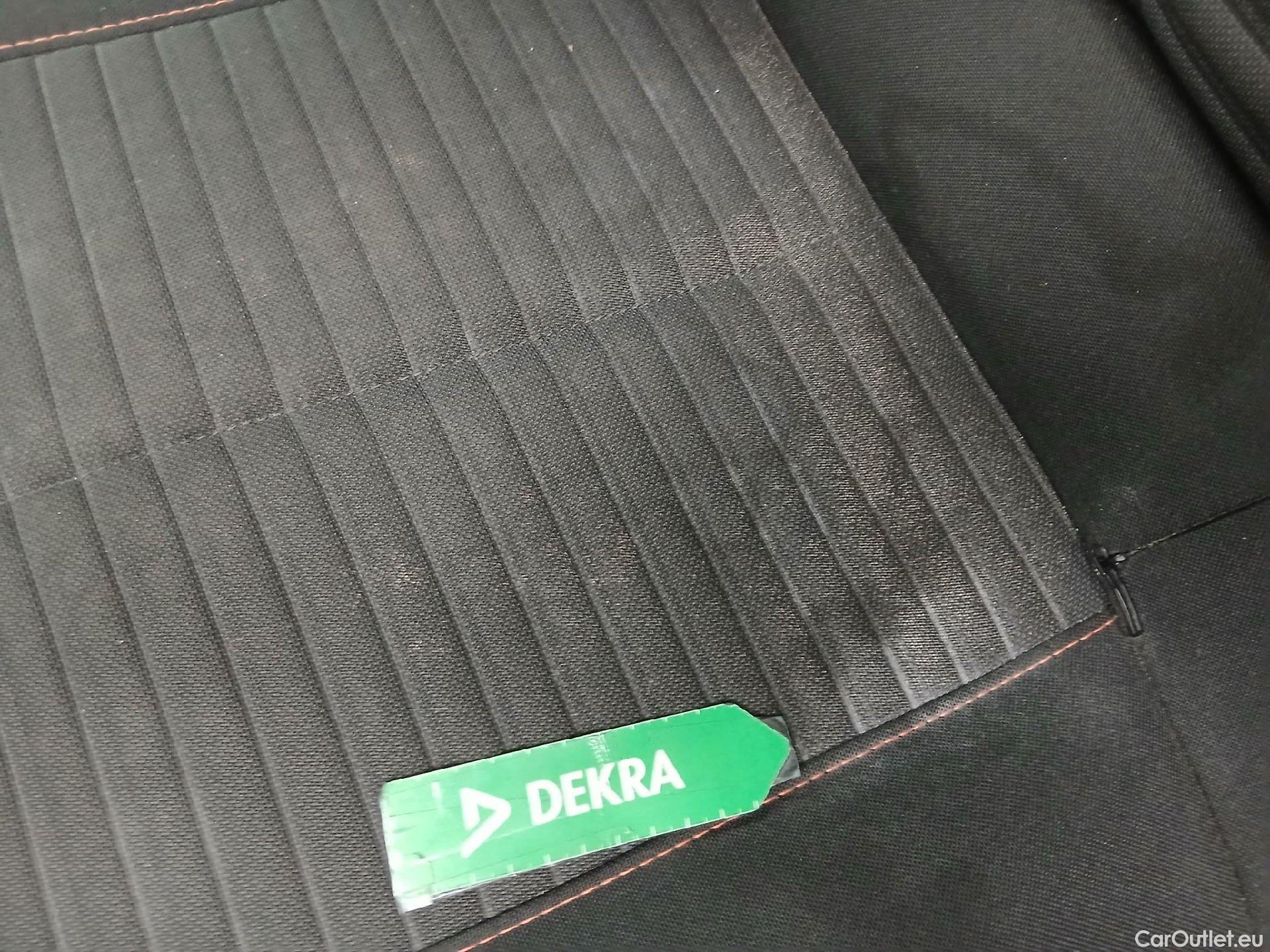  Peugeot  2008 PEUGEOT  / 2019 / 5P / todoterreno Active Pack BlueHDI 81kW (110CV) #20