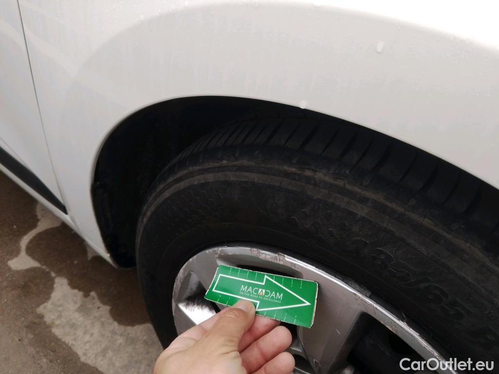  Renault  Clio RENAULT  / 2019 / 5P / berlina con portón Business Blue dCi 63 kW (85CV) #24