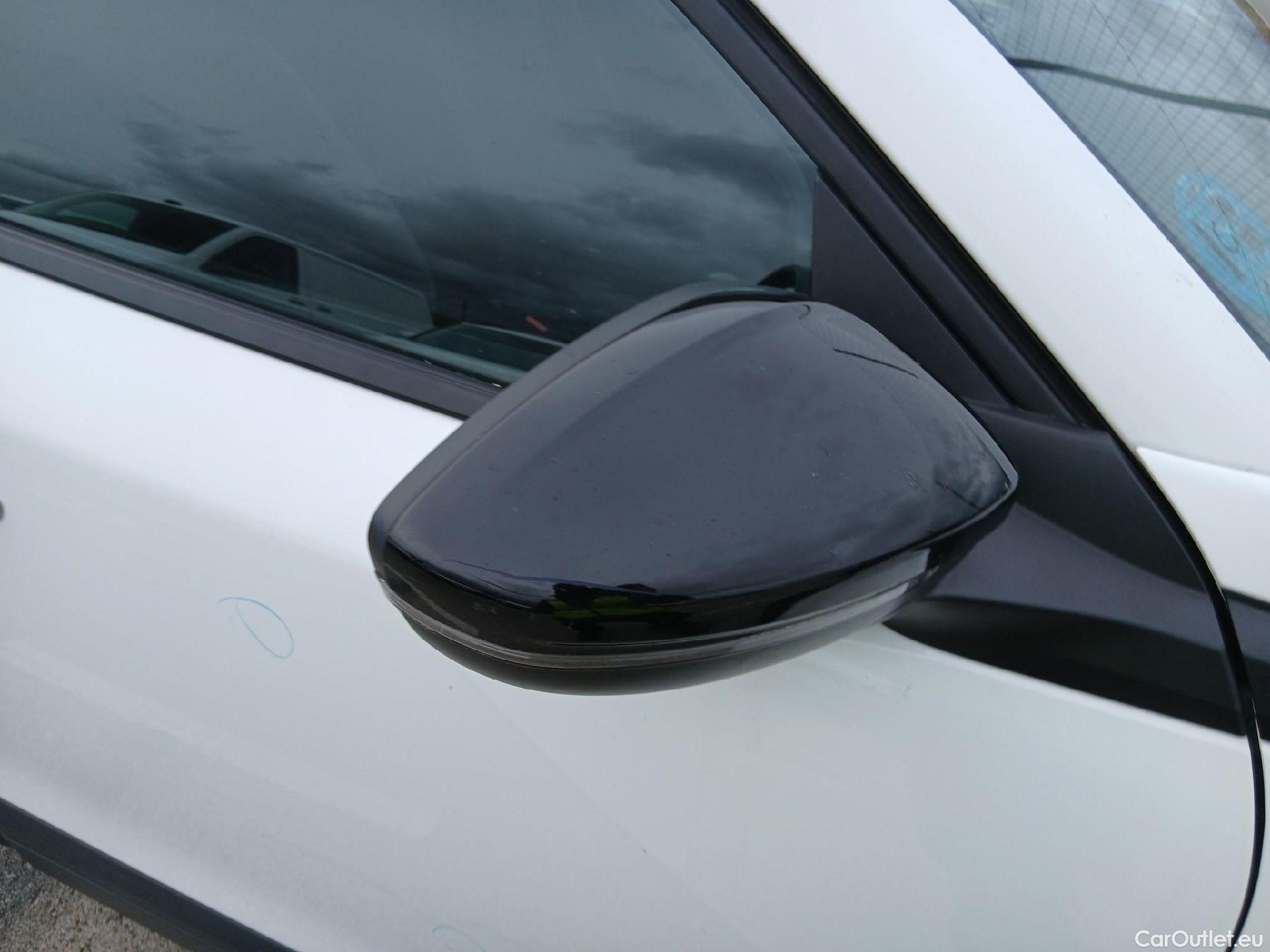  Peugeot  2008 PEUGEOT  / 2019 / 5P / todoterreno Active Pack BlueHDI 81kW (110CV) #41