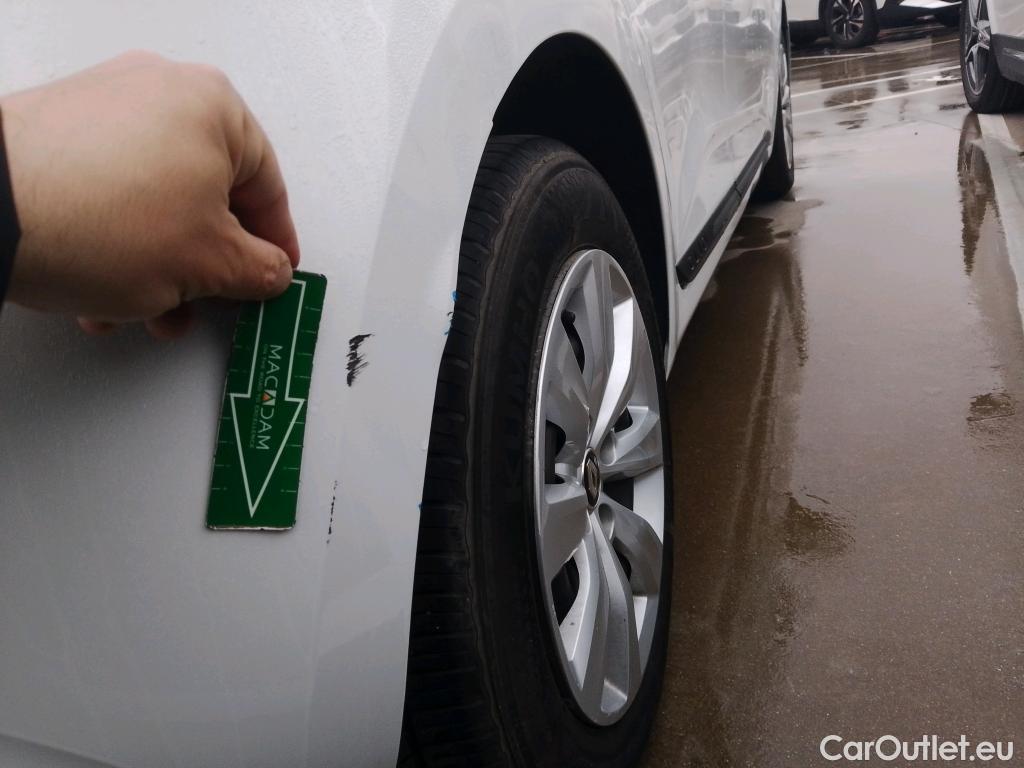  Renault  Clio RENAULT  / 2019 / 5P / berlina con portón Business Blue dCi 63 kW (85CV) #16