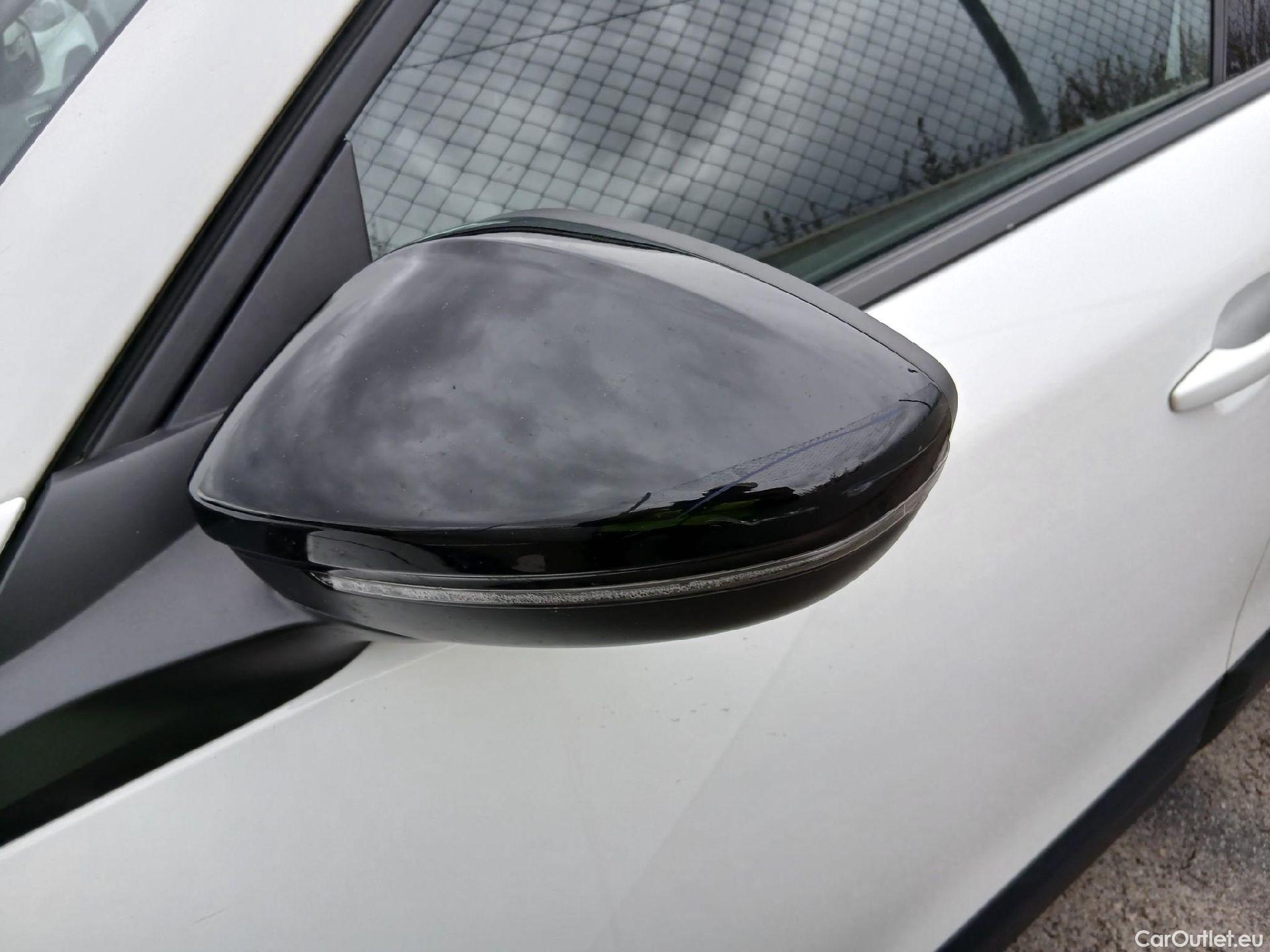  Peugeot  2008 PEUGEOT  / 2019 / 5P / todoterreno Active Pack BlueHDI 81kW (110CV) #4