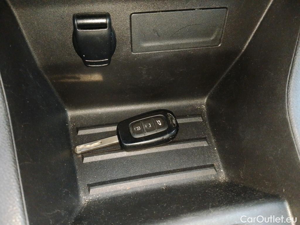  Renault  Clio RENAULT  / 2019 / 5P / berlina con portón Business Blue dCi 63 kW (85CV) #1