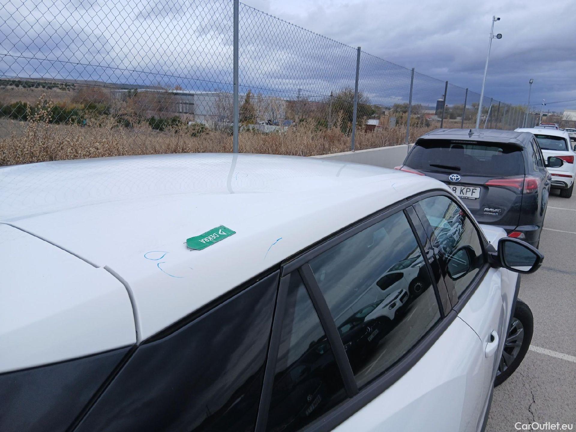  Peugeot  2008 PEUGEOT  / 2019 / 5P / todoterreno Active Pack BlueHDI 81kW (110CV) #34