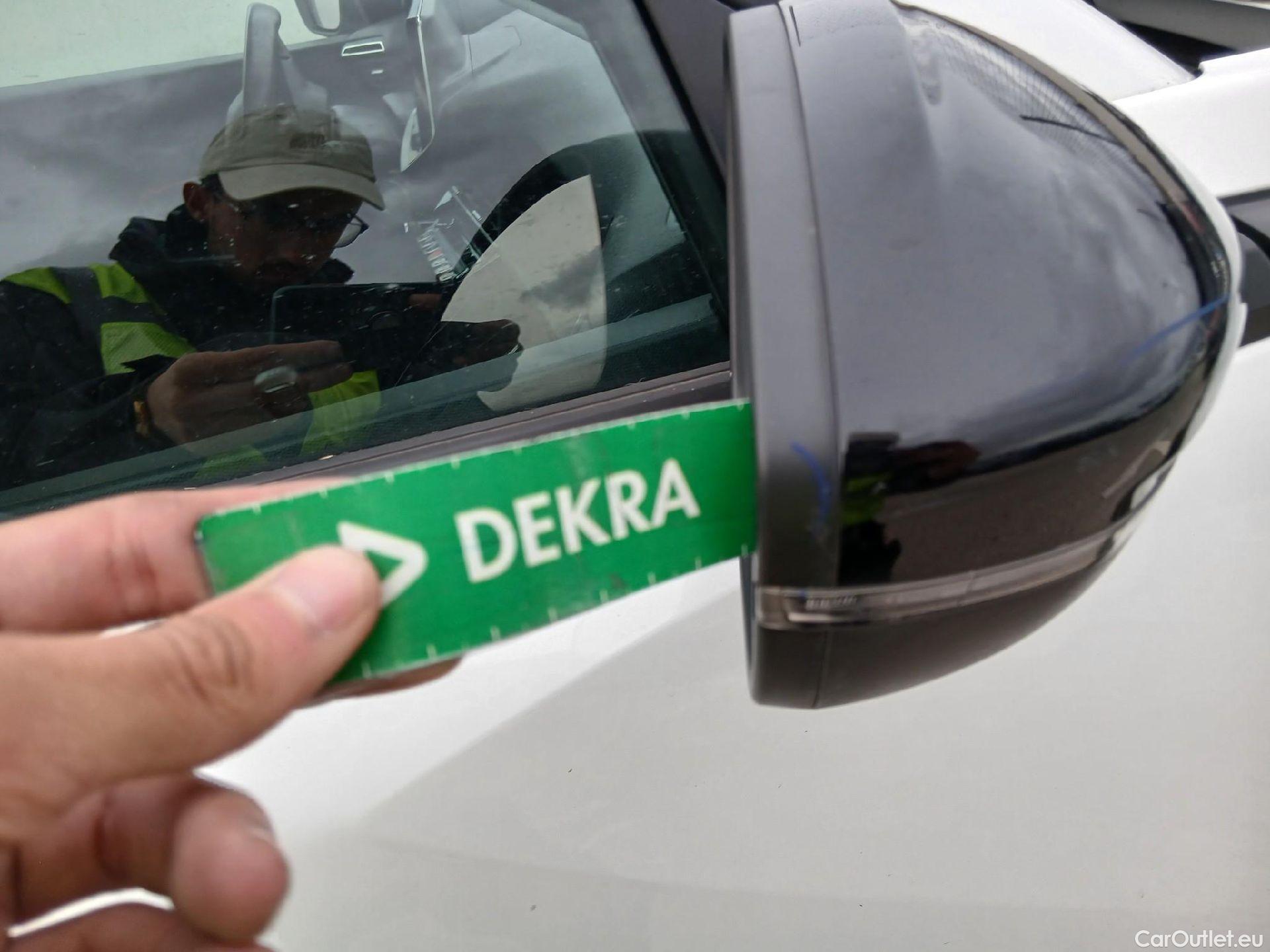  Peugeot  2008 PEUGEOT  / 2019 / 5P / todoterreno Active Pack BlueHDI 81kW (110CV) #44