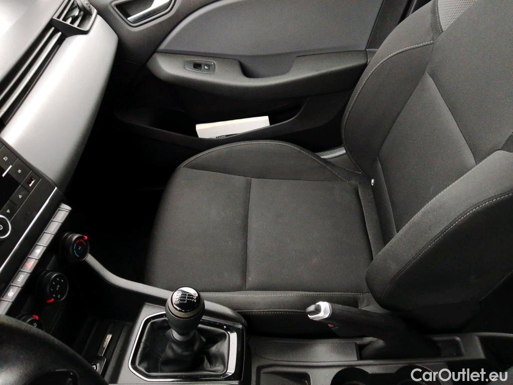  Renault  Clio RENAULT  / 2019 / 5P / berlina con portón Business Blue dCi 63 kW (85CV) #9