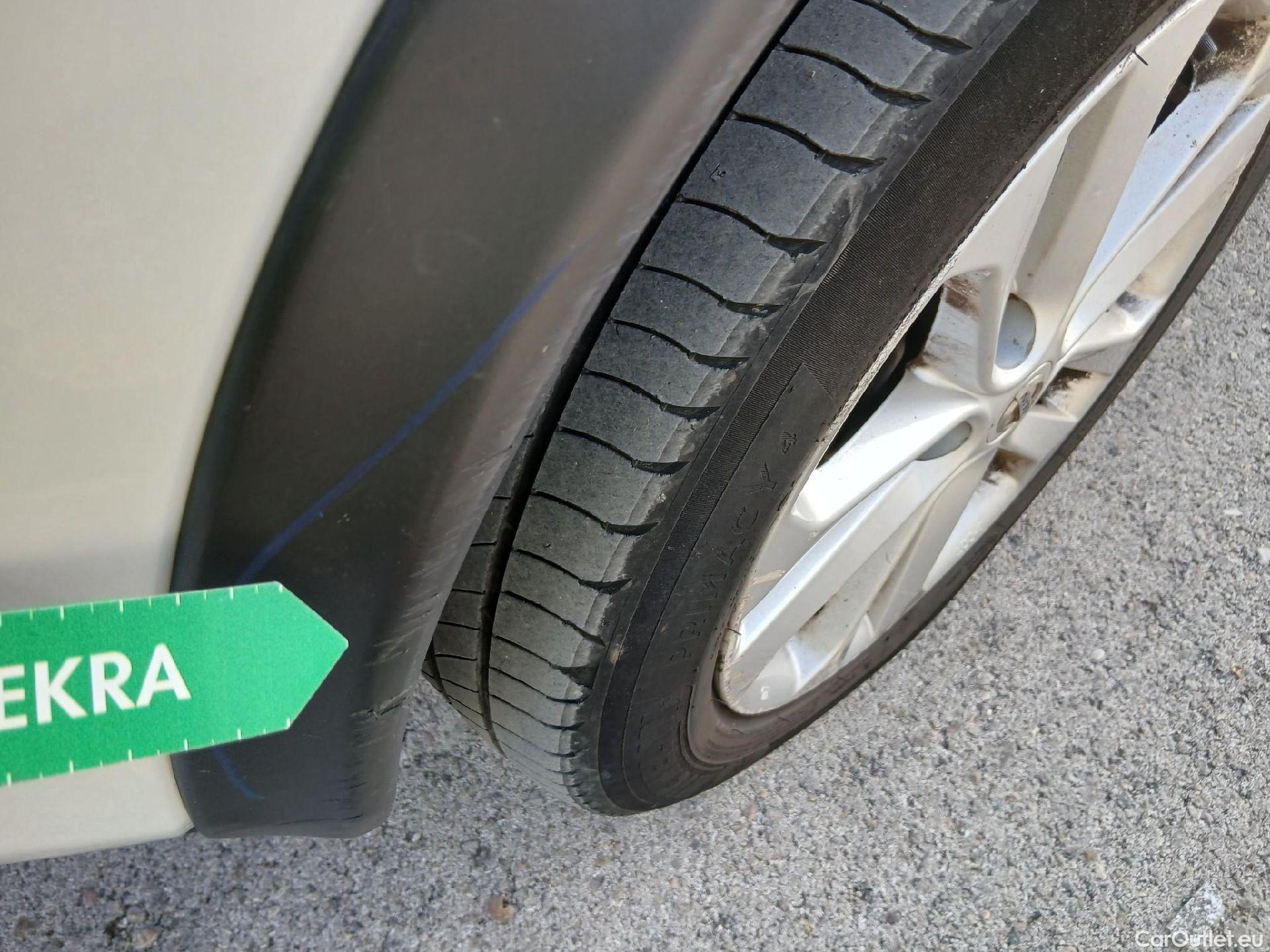  Nissan  Juke NISSAN  / 2014 / 5P / crossover dCi EU6 81 kW (110 CV) 6M/T N-CONNECTA #16