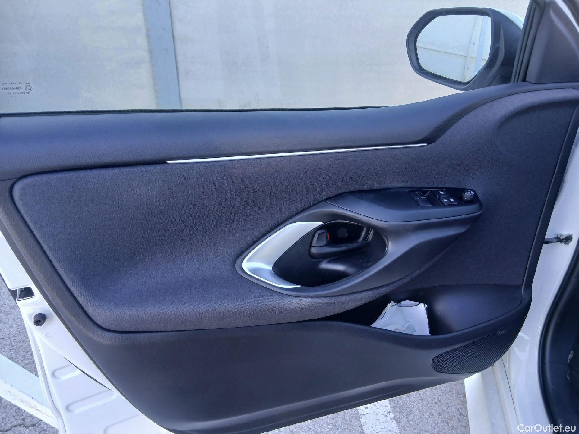  Toyota  Yaris TOYOTA  / 2020 / 5P / berlina con portón 1.5 120H Business Plus #19