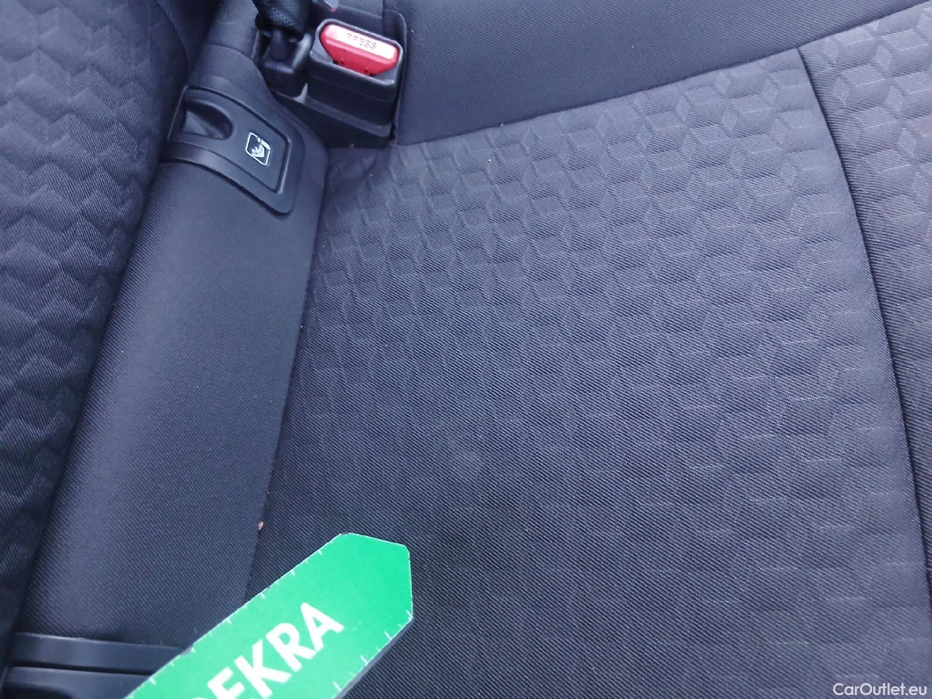  Toyota  Yaris TOYOTA  / 2020 / 5P / berlina con portón 1.5 120H Business Plus #37