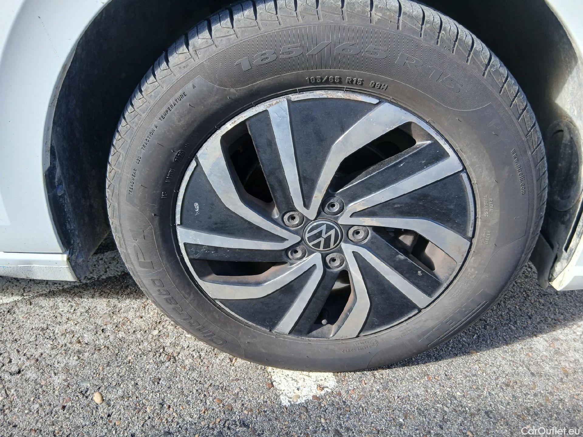  Volkswagen  Polo VOLKSWAGEN  / 2021 / 5P / berlina con portón Life 1.0 TSI 70kW (95CV) #31