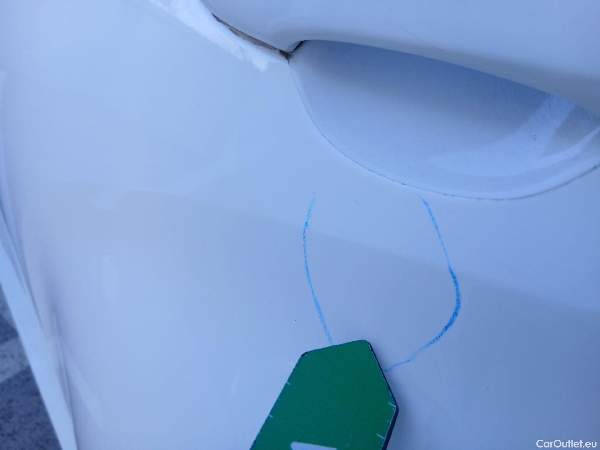  Toyota  Yaris TOYOTA  / 2020 / 5P / berlina con portón 1.5 120H Business Plus #16