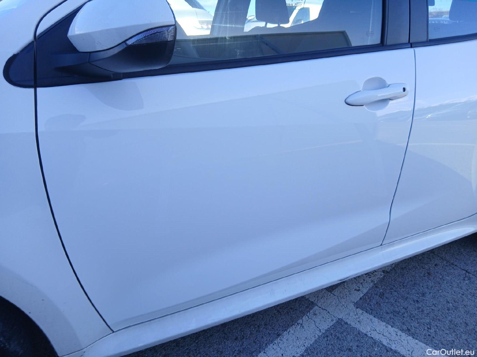  Toyota  Yaris TOYOTA  / 2020 / 5P / berlina con portón 1.5 120H Business Plus #15