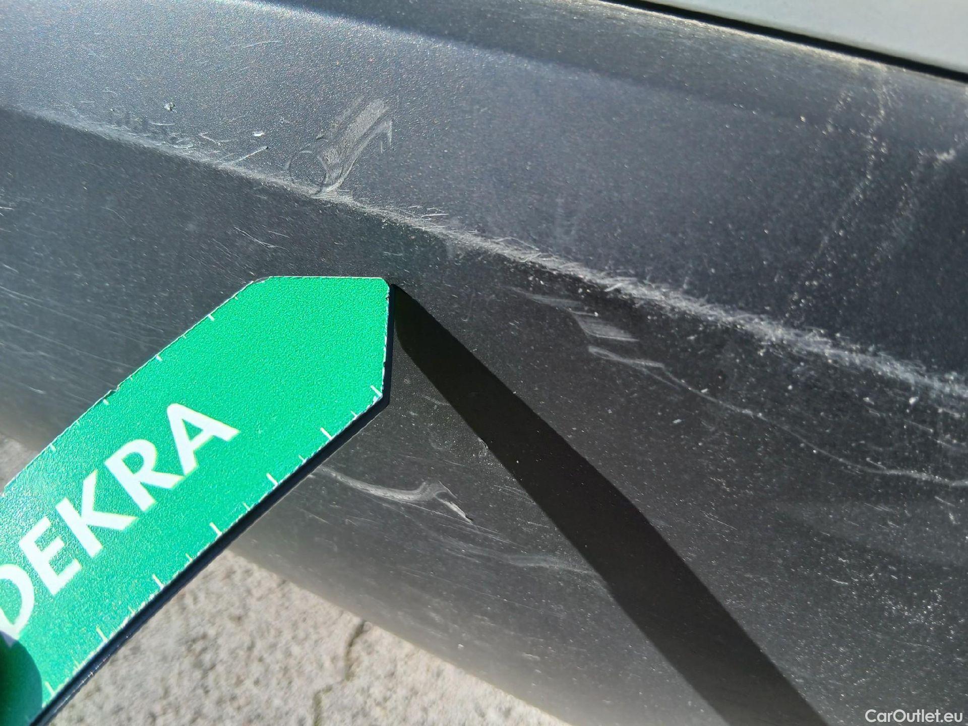  Toyota  Yaris TOYOTA  / 2020 / 5P / berlina con portón 1.5 120H Business Plus #23