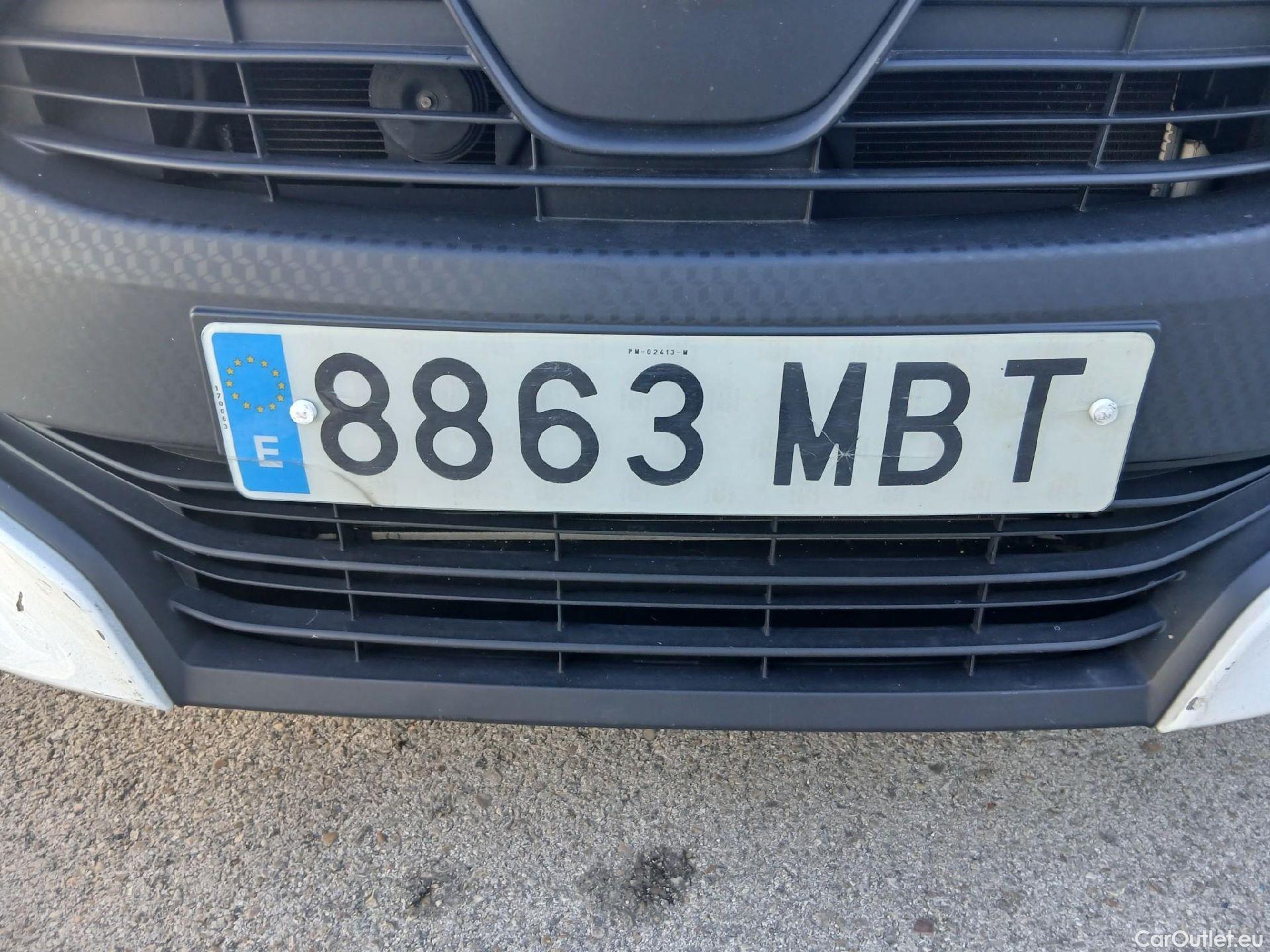  Toyota  Yaris TOYOTA  / 2020 / 5P / berlina con portón 1.5 120H Business Plus #7