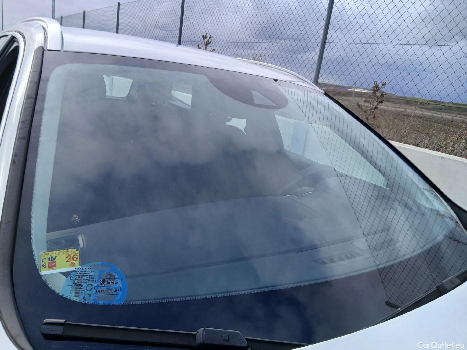  Volvo  XC60 VOLVO  / 2017 / 5P / todoterreno 2.0 B4 D AWD Momentum Pro Auto #8