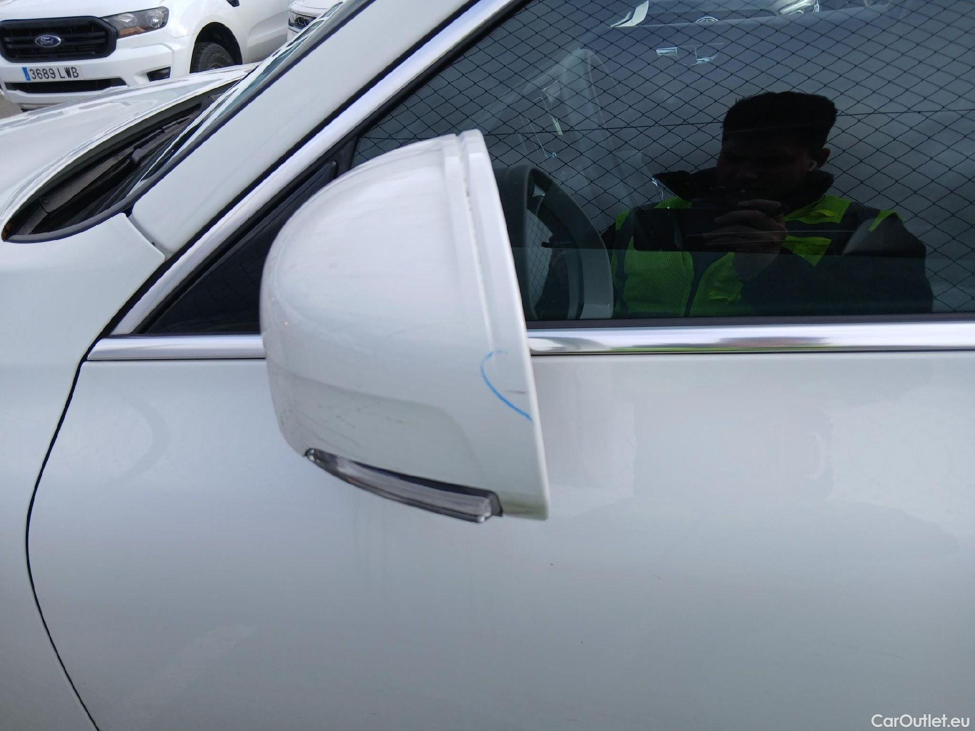  Volvo  XC60 VOLVO  / 2017 / 5P / todoterreno 2.0 B4 D AWD Momentum Pro Auto #3