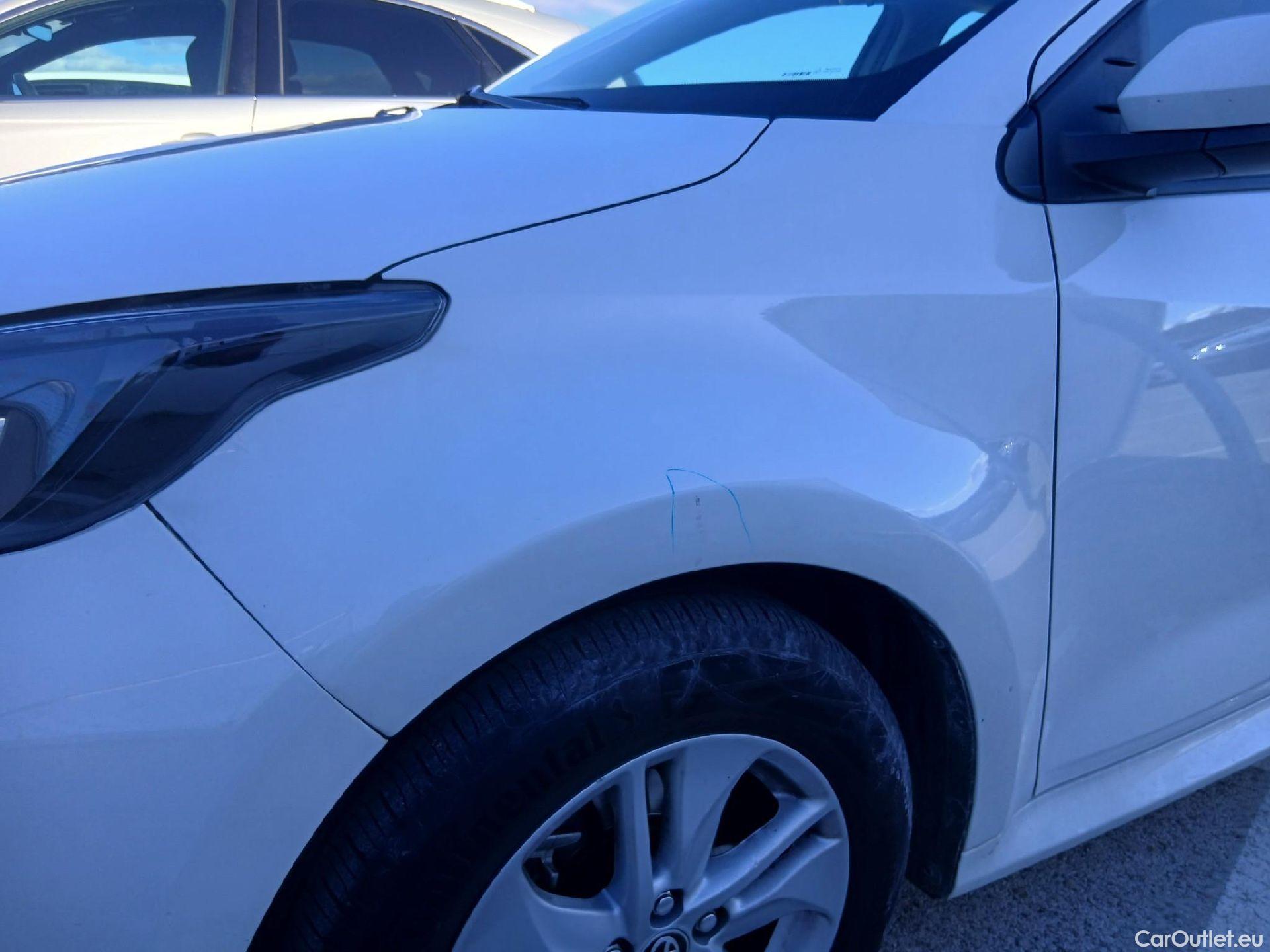  Toyota  Yaris TOYOTA  / 2020 / 5P / berlina con portón 1.5 120H Business Plus #13