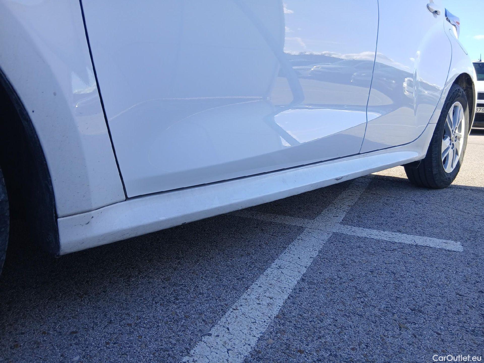  Toyota  Yaris TOYOTA  / 2020 / 5P / berlina con portón 1.5 120H Business Plus #14