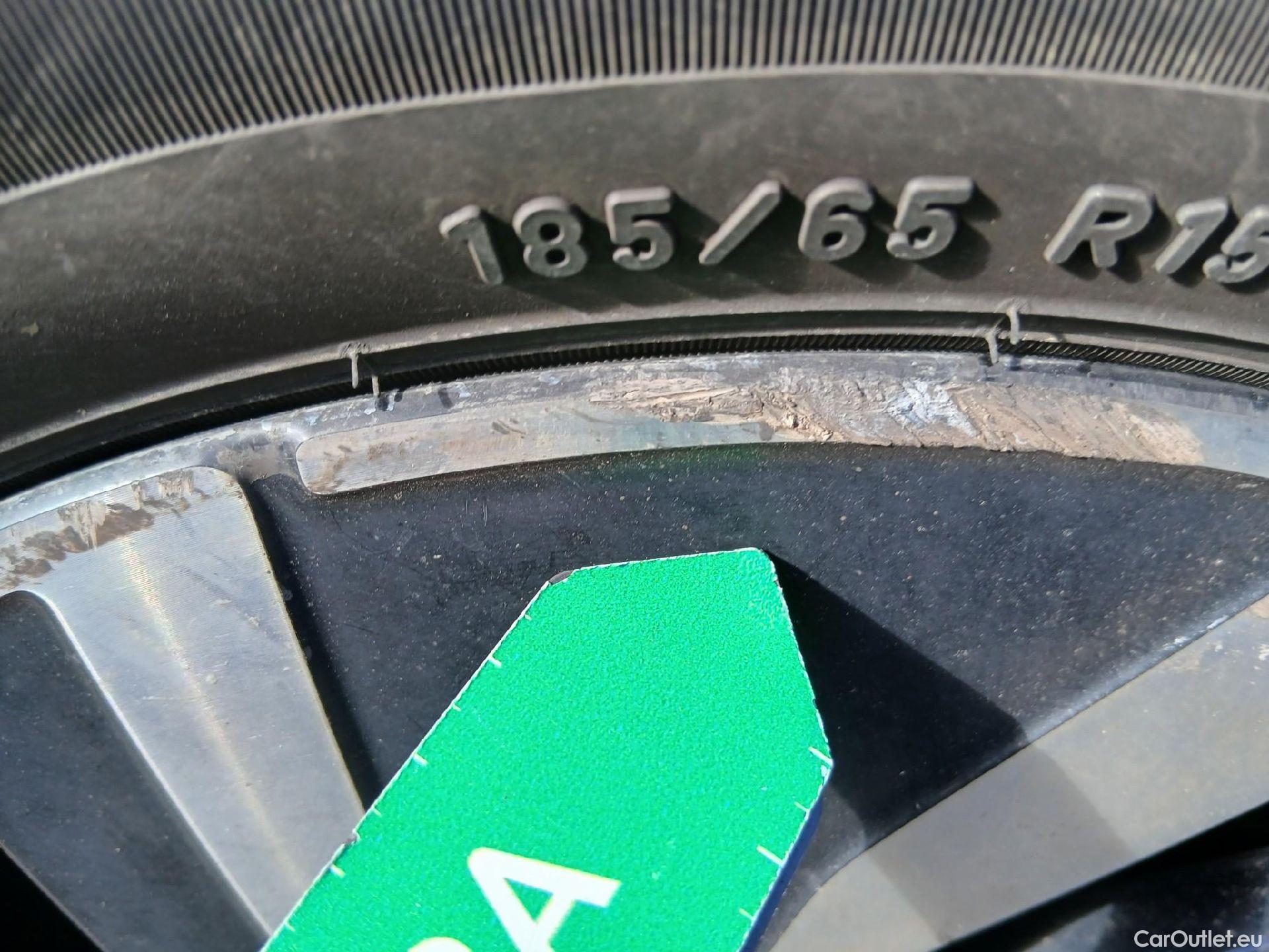  Volkswagen  Polo VOLKSWAGEN  / 2021 / 5P / berlina con portón Life 1.0 TSI 70kW (95CV) #32